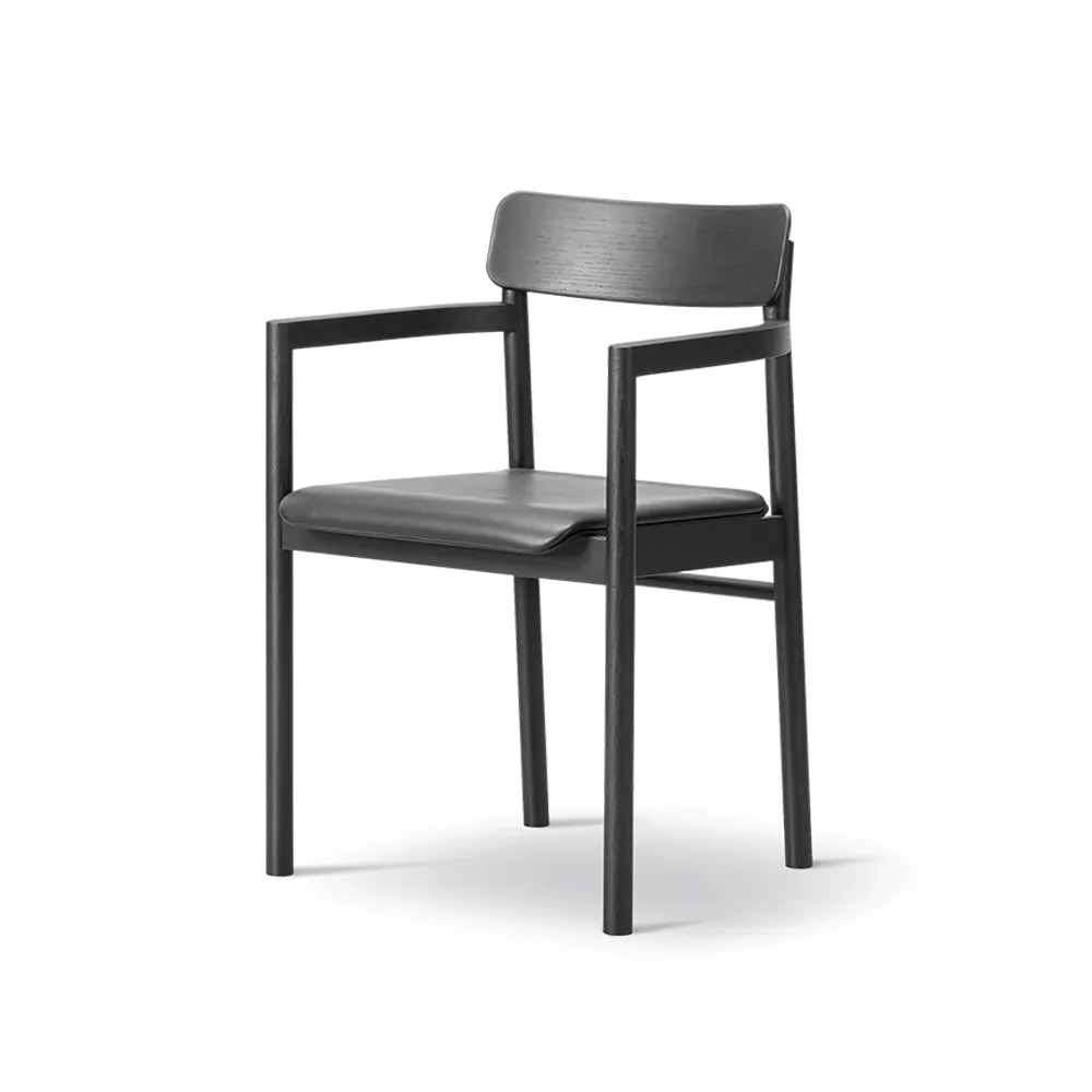 Post 3445 armstoel, Zwart gelakte eik Fredericia Furniture