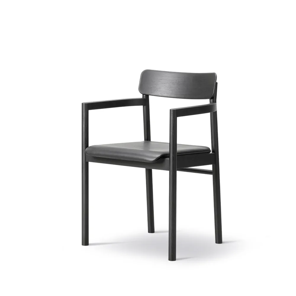 Post 3446 armstoel, Premium leer 88 – zwart gelakt eiken Fredericia Furniture