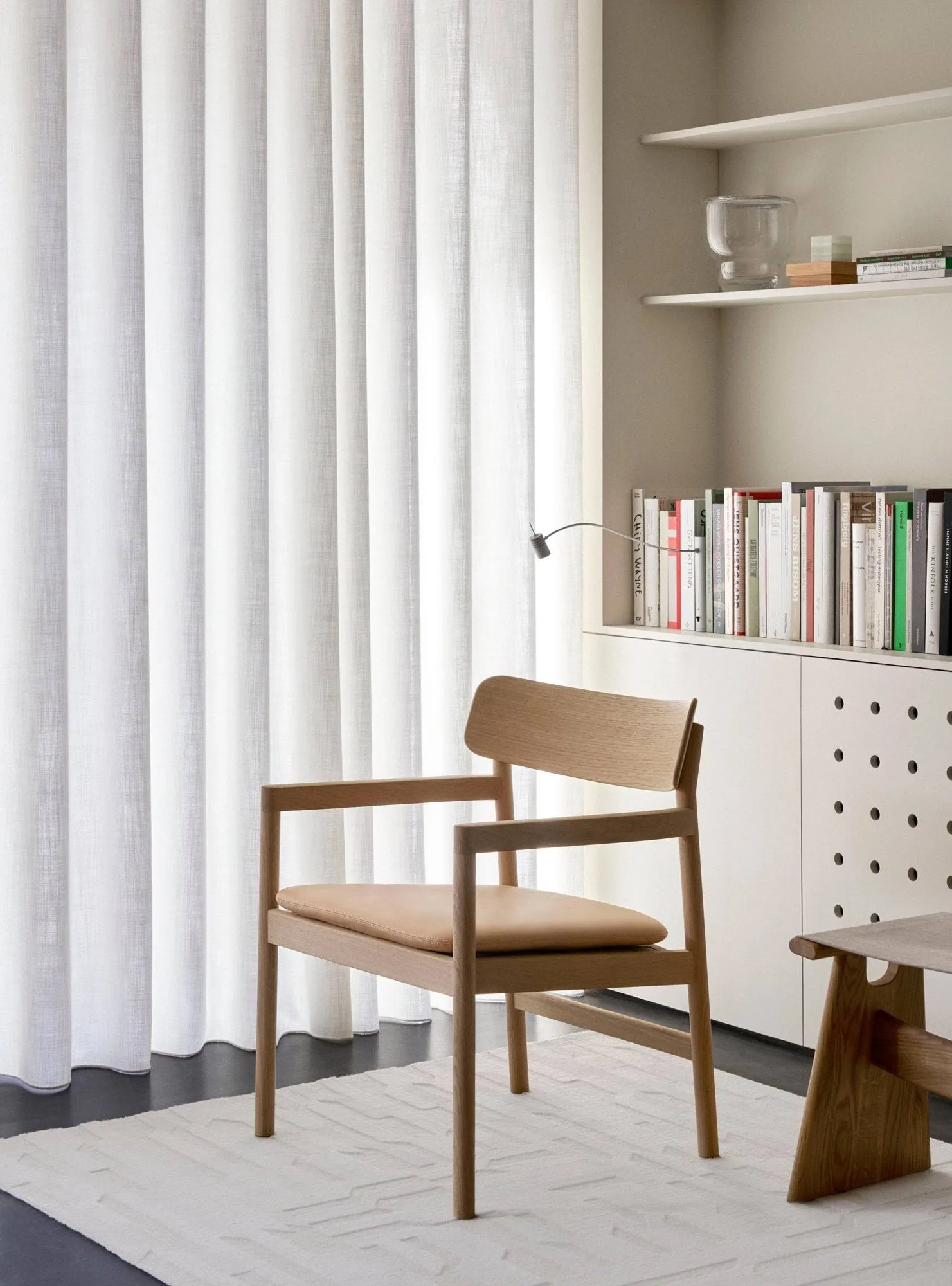 Post loungestoel, Vegeta leer-lichtgeolied eiken Fredericia Furniture
