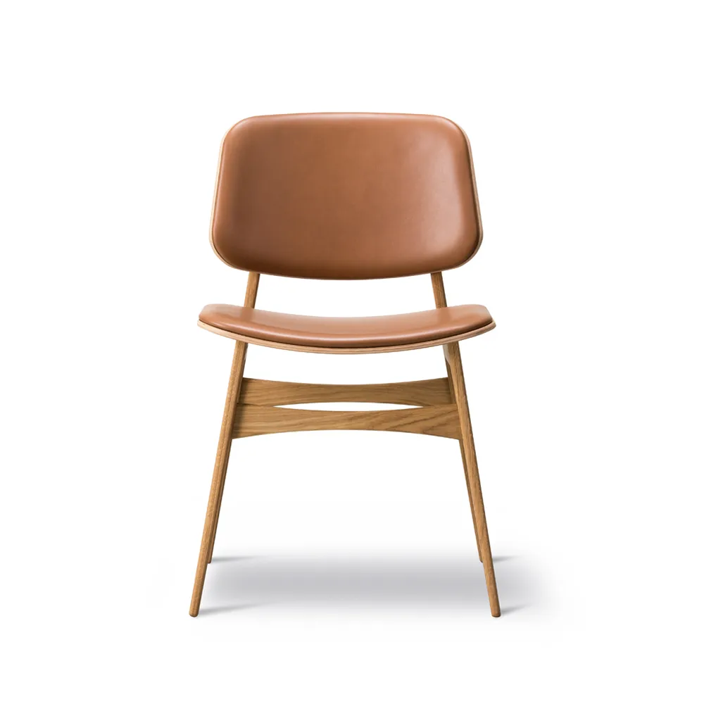 Søborg 3052 houten onderstel stoel volledig gestoffeerd, Leer Omni 307 cognac – gelakte eiken poten Fredericia Furniture