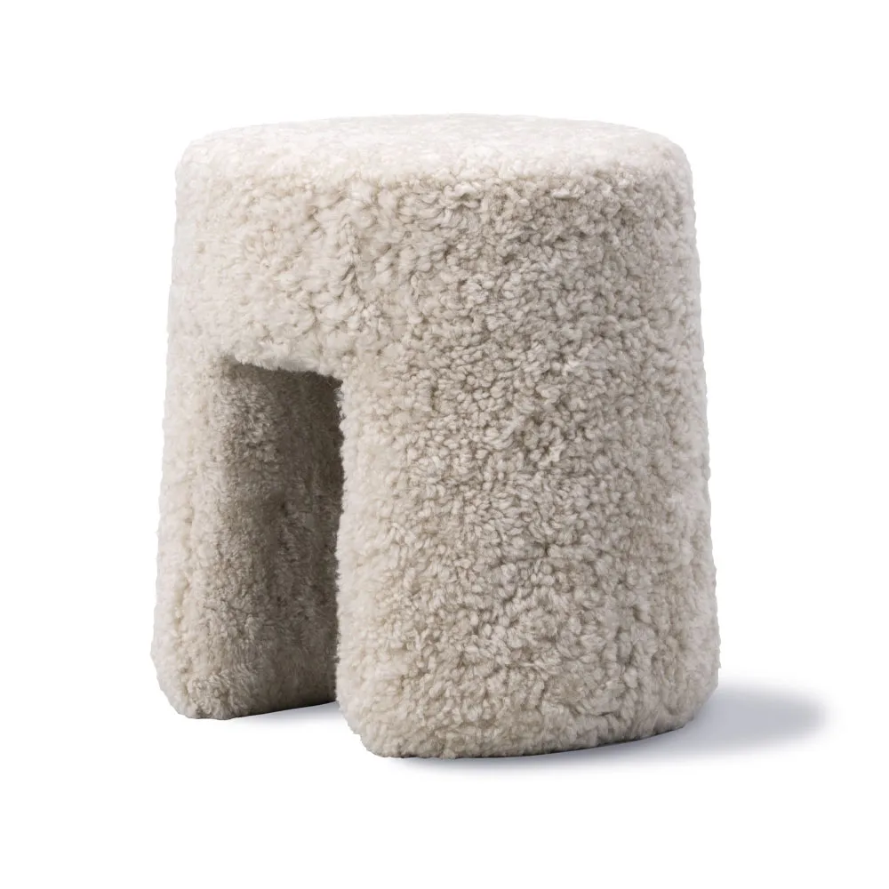 Sequoia poef, Schapenvacht moonlight Fredericia Furniture