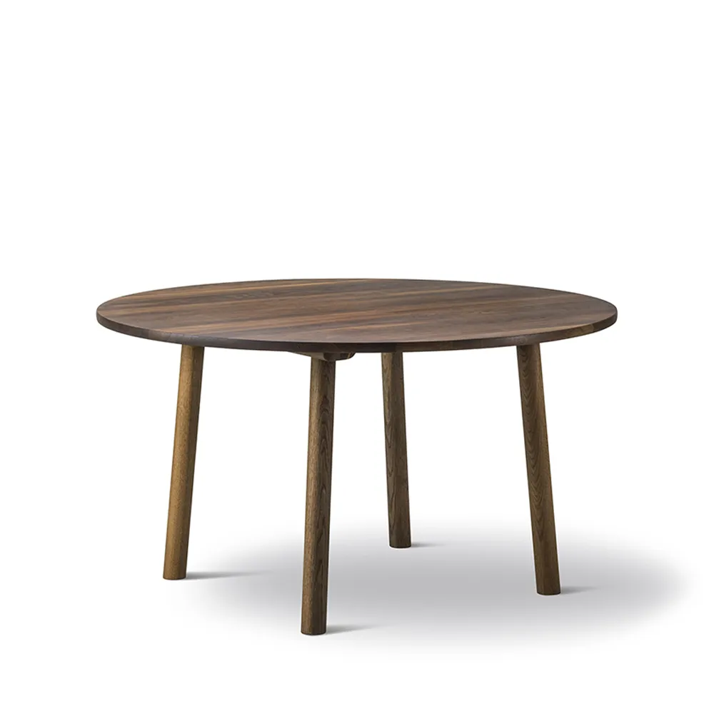 Taro 6121 eettafel, Gerookte eik, ø120 cm Fredericia Furniture