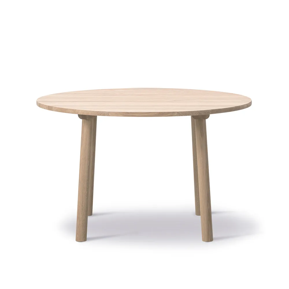 Taro 6121 eettafel, Gezeepte eik, ø120 cm Fredericia Furniture