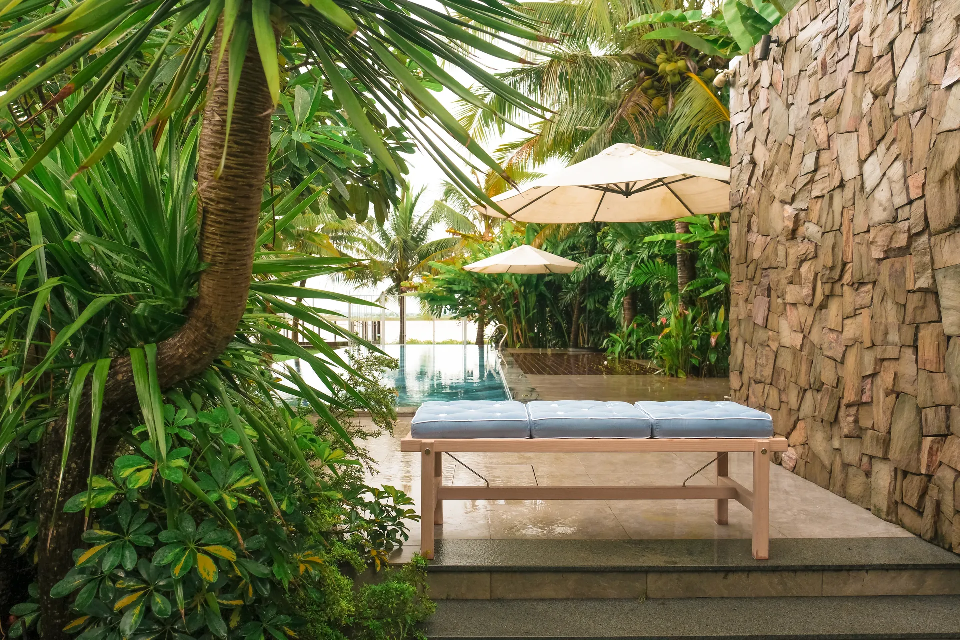 45 bank, Redwood, 135 cm Fri Form