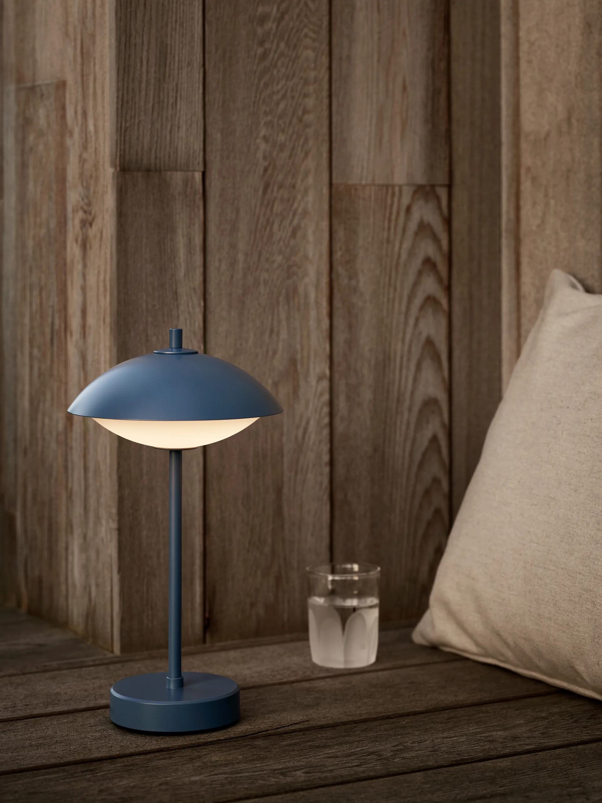 Clam draagbare tafellamp 31 cm, Dusk blue Fritz Hansen