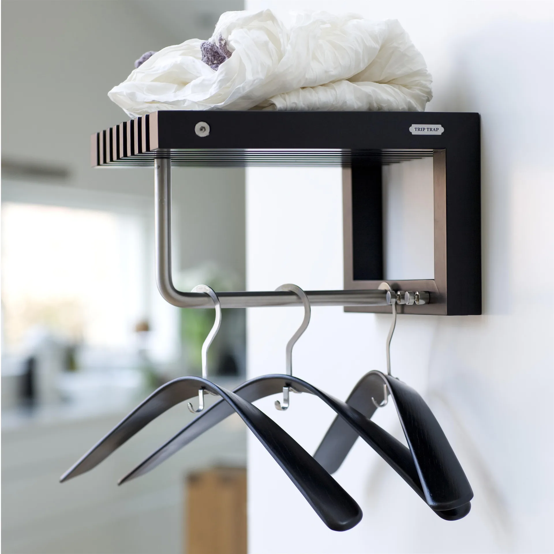 Cutter hoedenplank mini, zwart geschilderd eikenhout Fritz Hansen