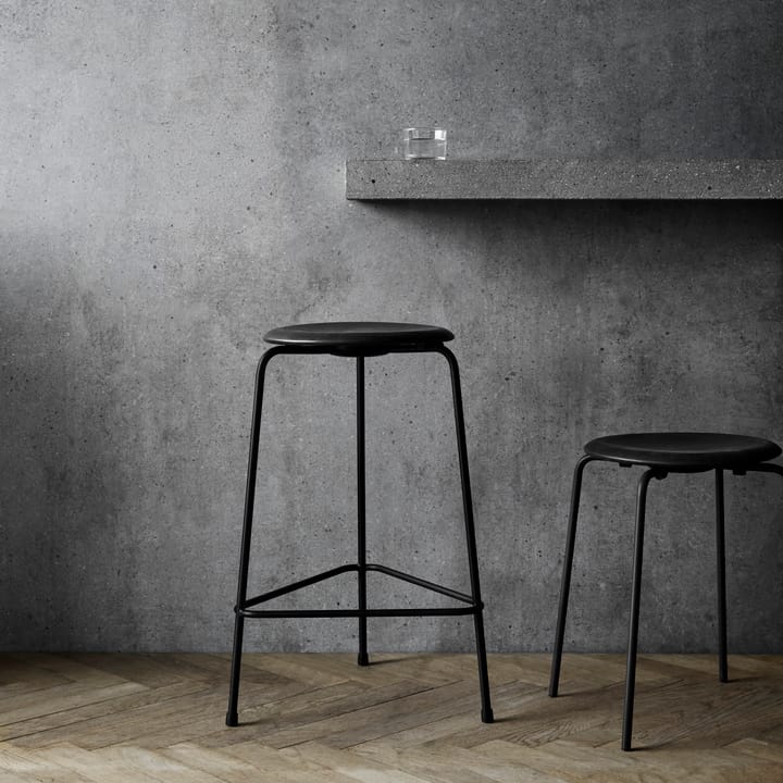 Dot hoge leren kruk, Cowboyzwart Fritz Hansen