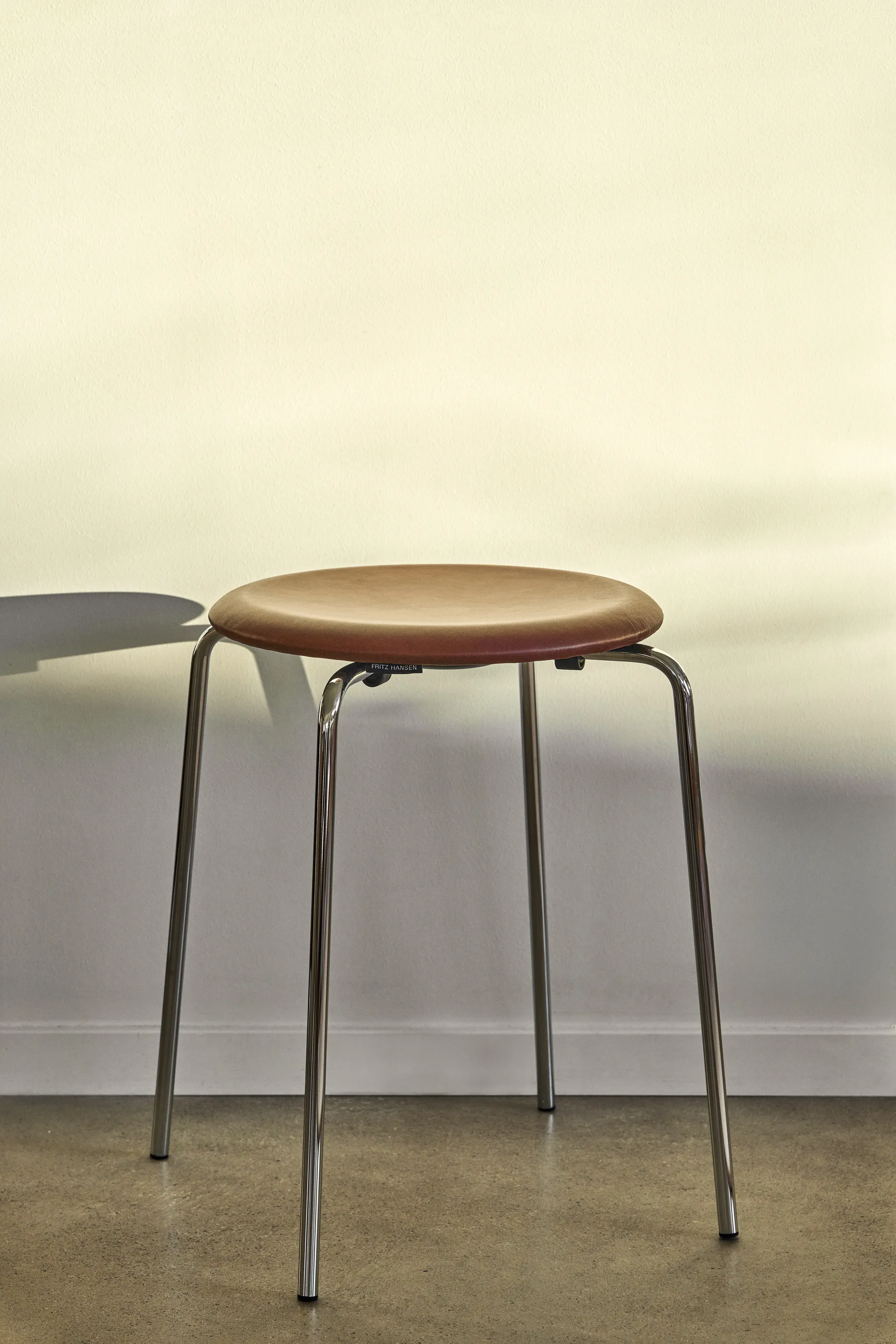Dot leren kruk, Chestnut Fritz Hansen