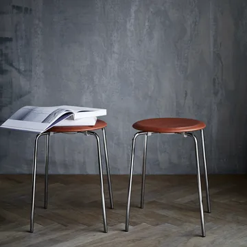 Dot leren kruk - Wild leather walnut - Fritz Hansen