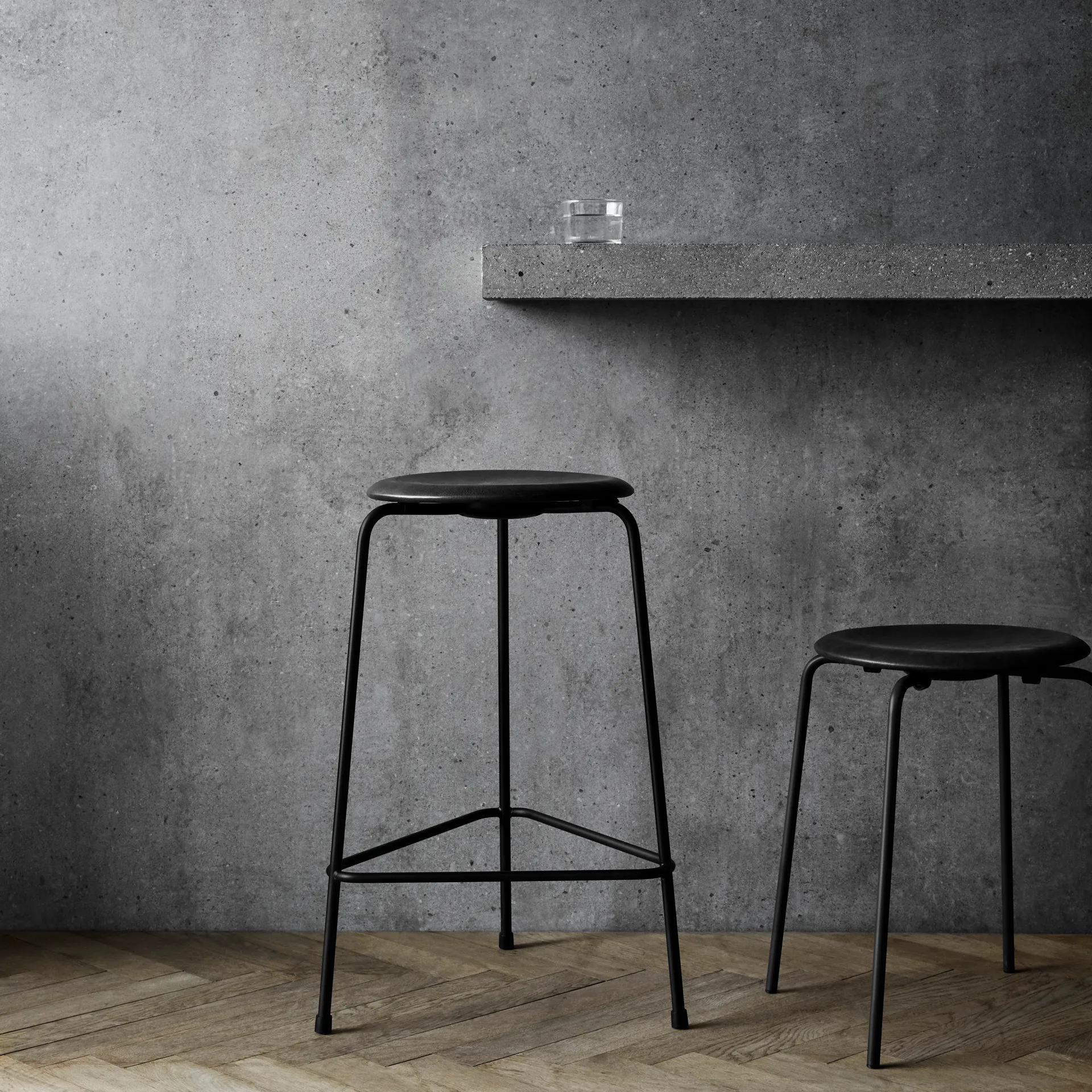 Dot ronde kruk leer, Cowboyzwart, Ø34x44 cm Fritz Hansen