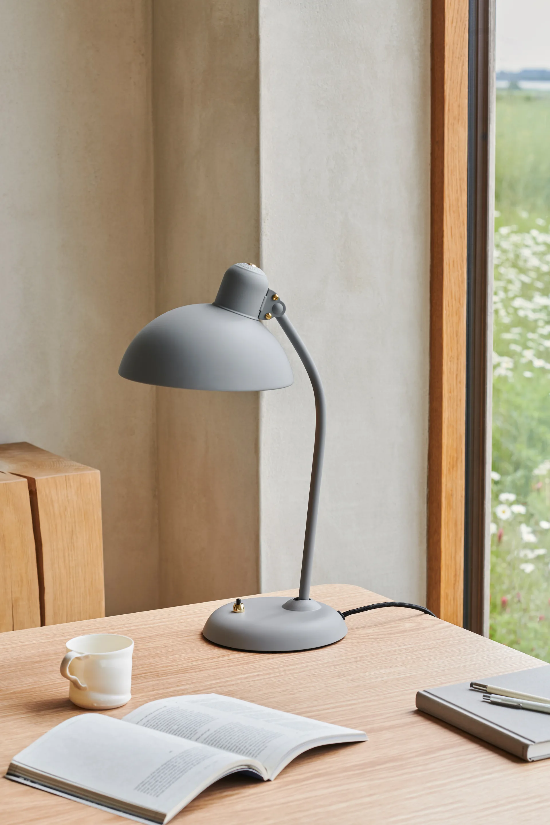 Kaiser Idell 6556-T tafellamp, Easy Grey Fritz Hansen