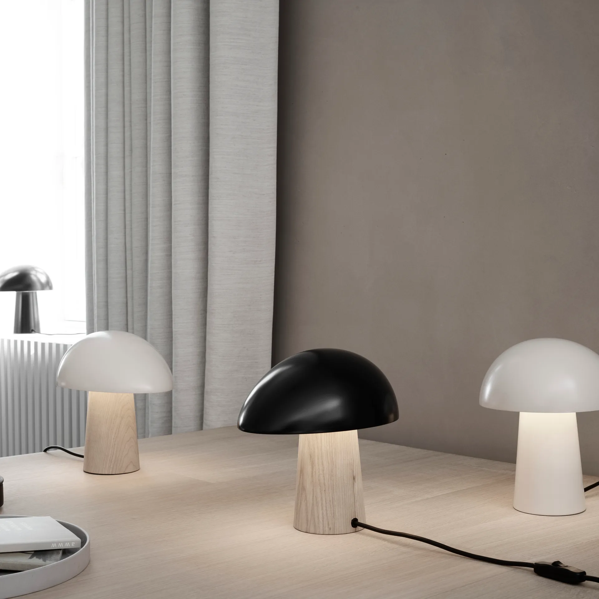 Night Owl tafellamp es, Rookwit Fritz Hansen