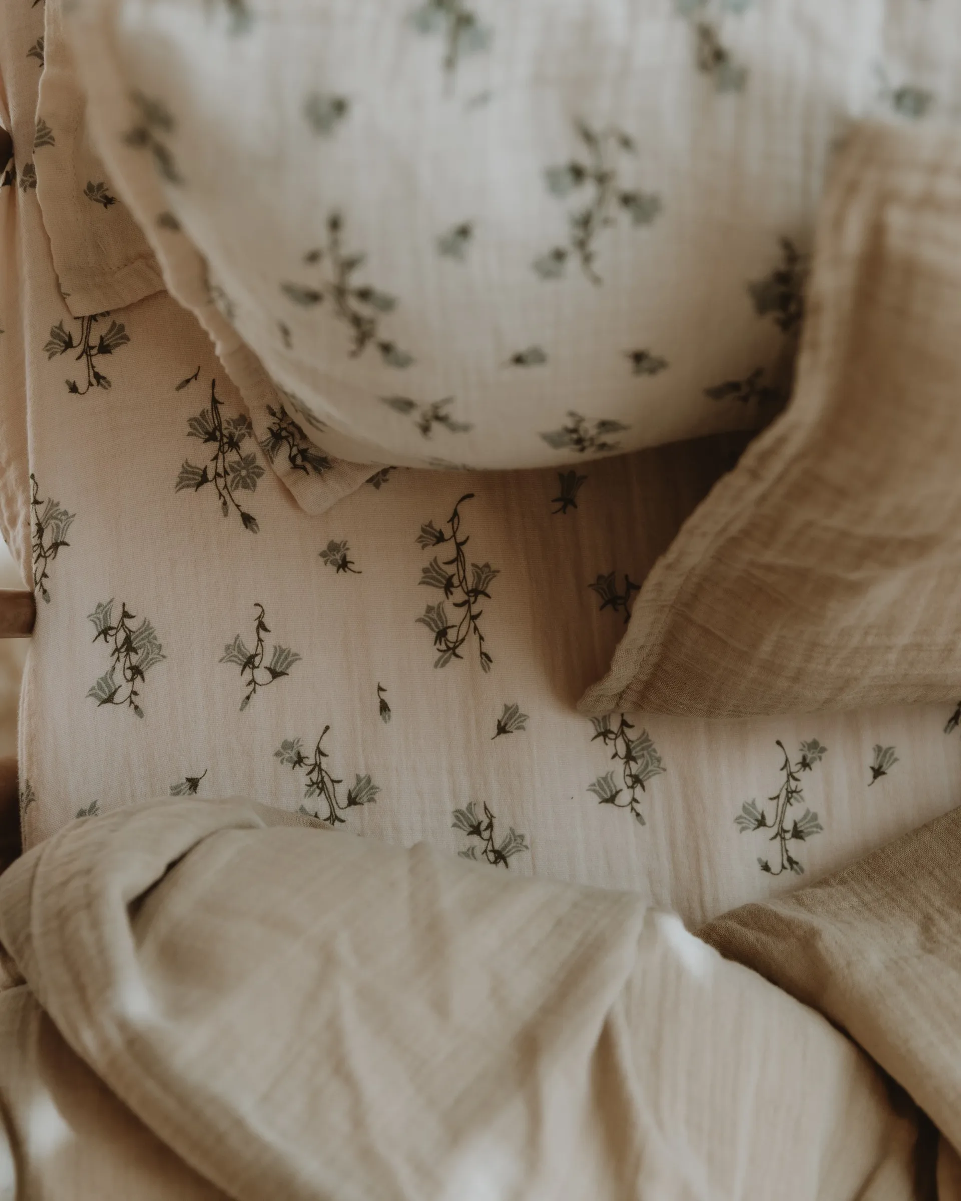 Bluebell Muslin hoeslaken, 60x120x20 cm Garbo&Friends
