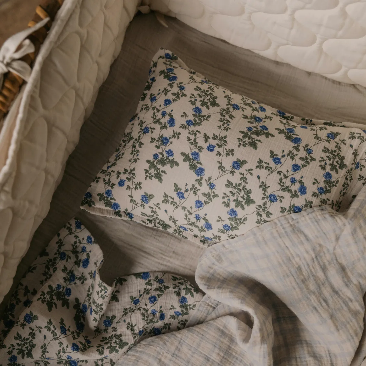 Dainty Muslin beddengoed baby, 70x80 cm/28x35 cm Garbo&Friends