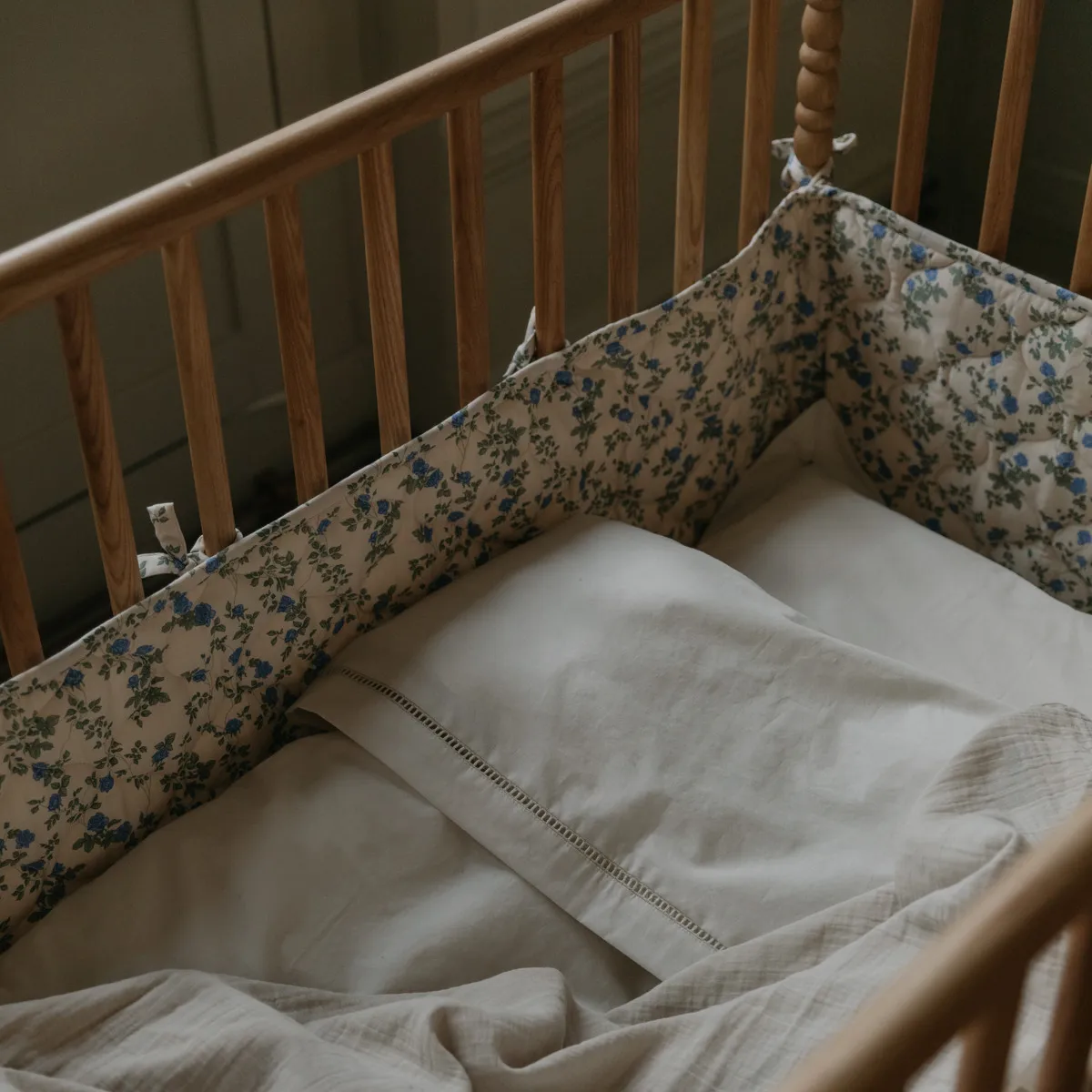 Fijn satijnen gewatteerd wiegdektje, 30x360 cm Garbo&Friends