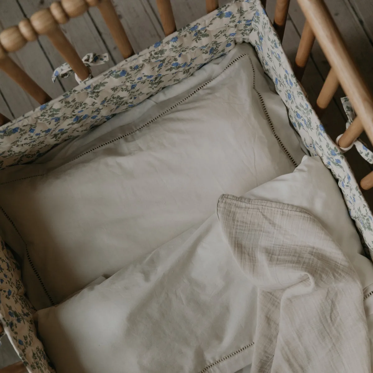 Fijn satijnen gewatteerd wiegdektje, 30x360 cm Garbo&Friends