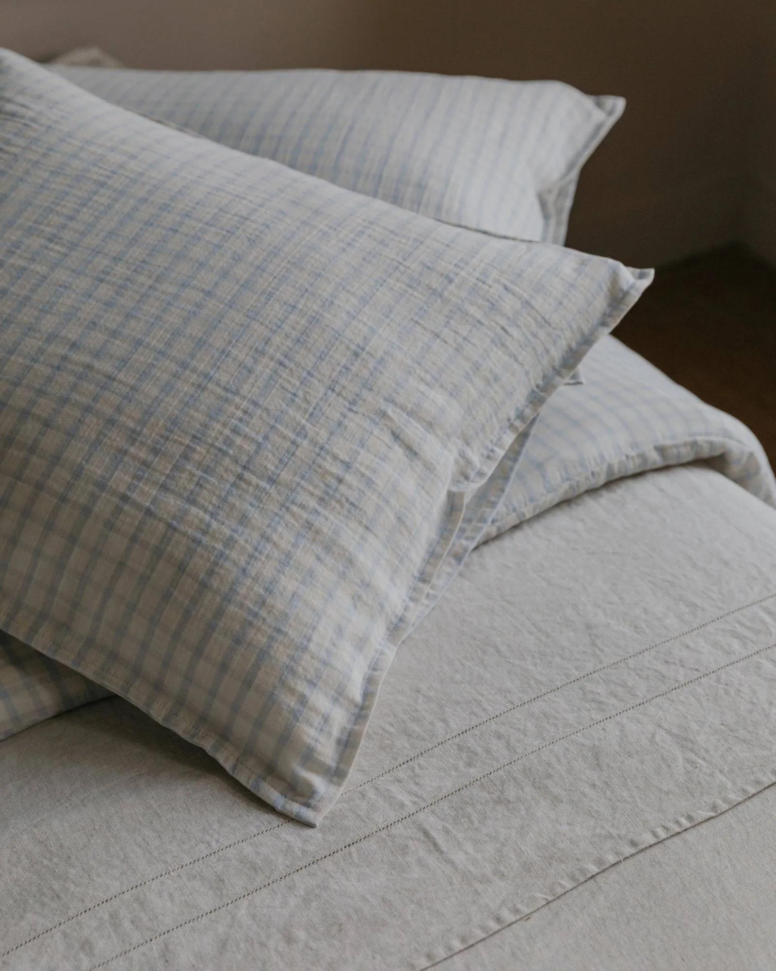 Gingham Sky Blue Muslin kussensloop, Sky 80x80 cm Garbo&Friends