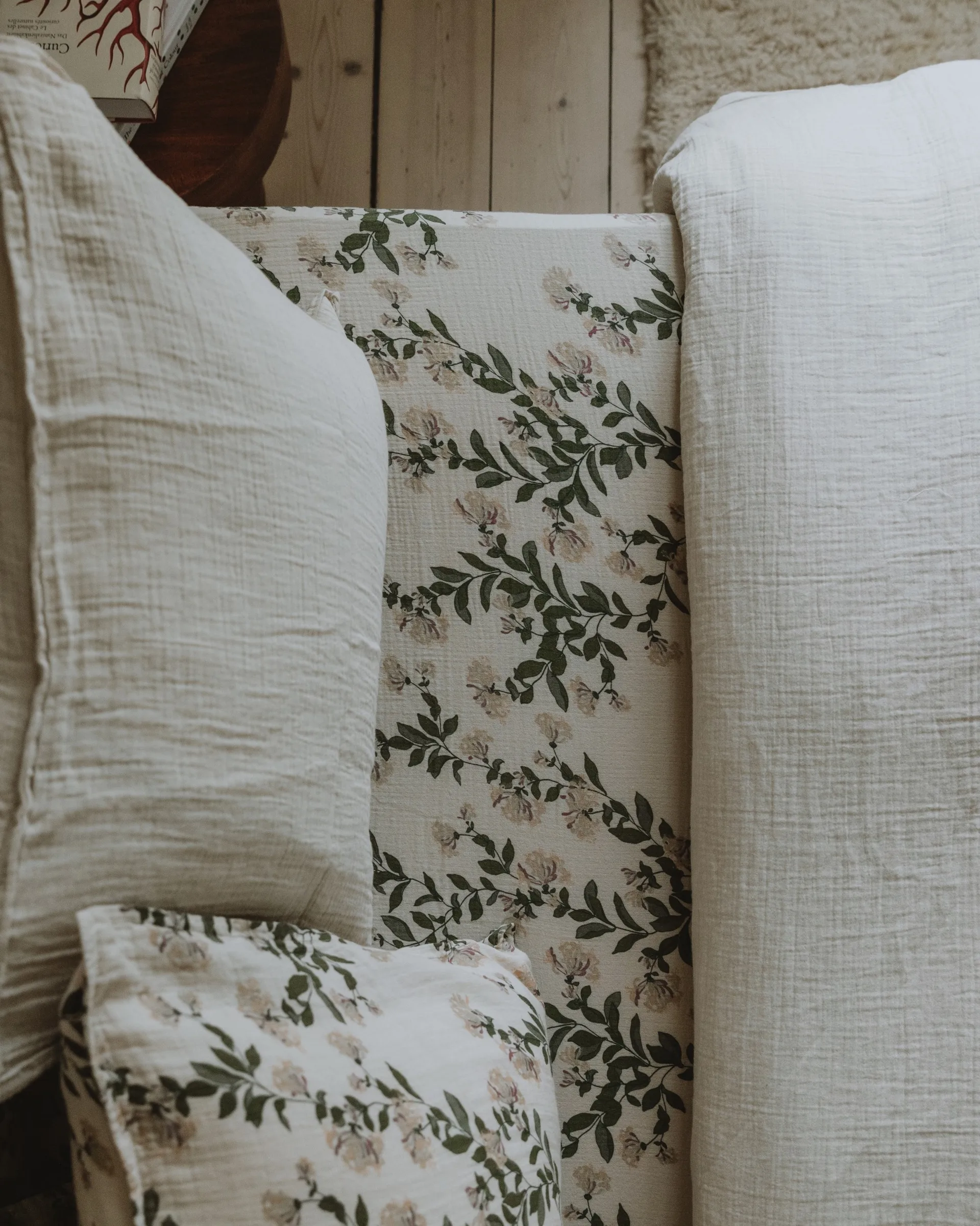 Honeysuckle Muslin hoeslaken, 90x200x30 cm Garbo&Friends