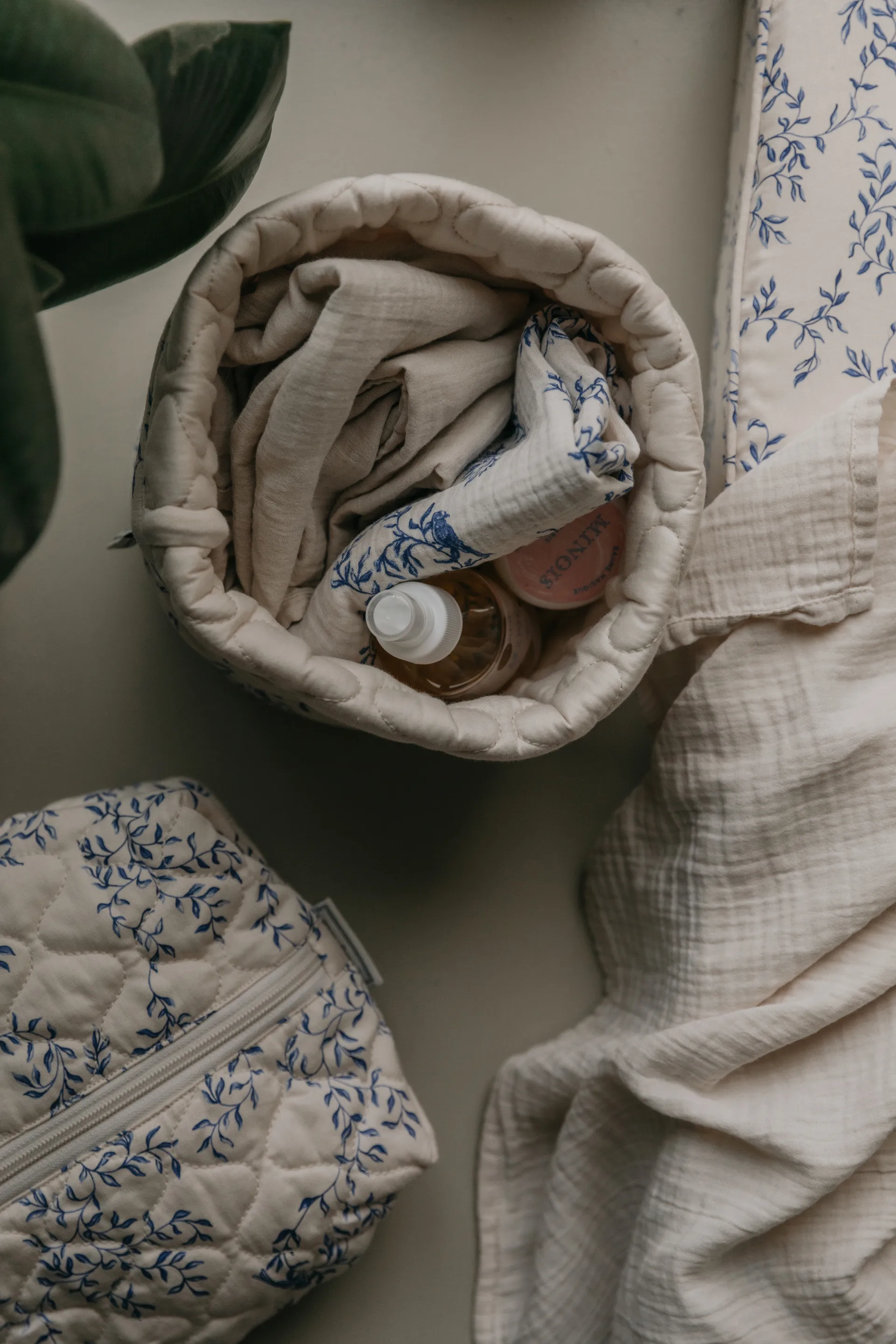 Jardim Satin gewatteerde mand 2-delig, 20xØ20 cm + 30xØ30 cm Garbo&Friends