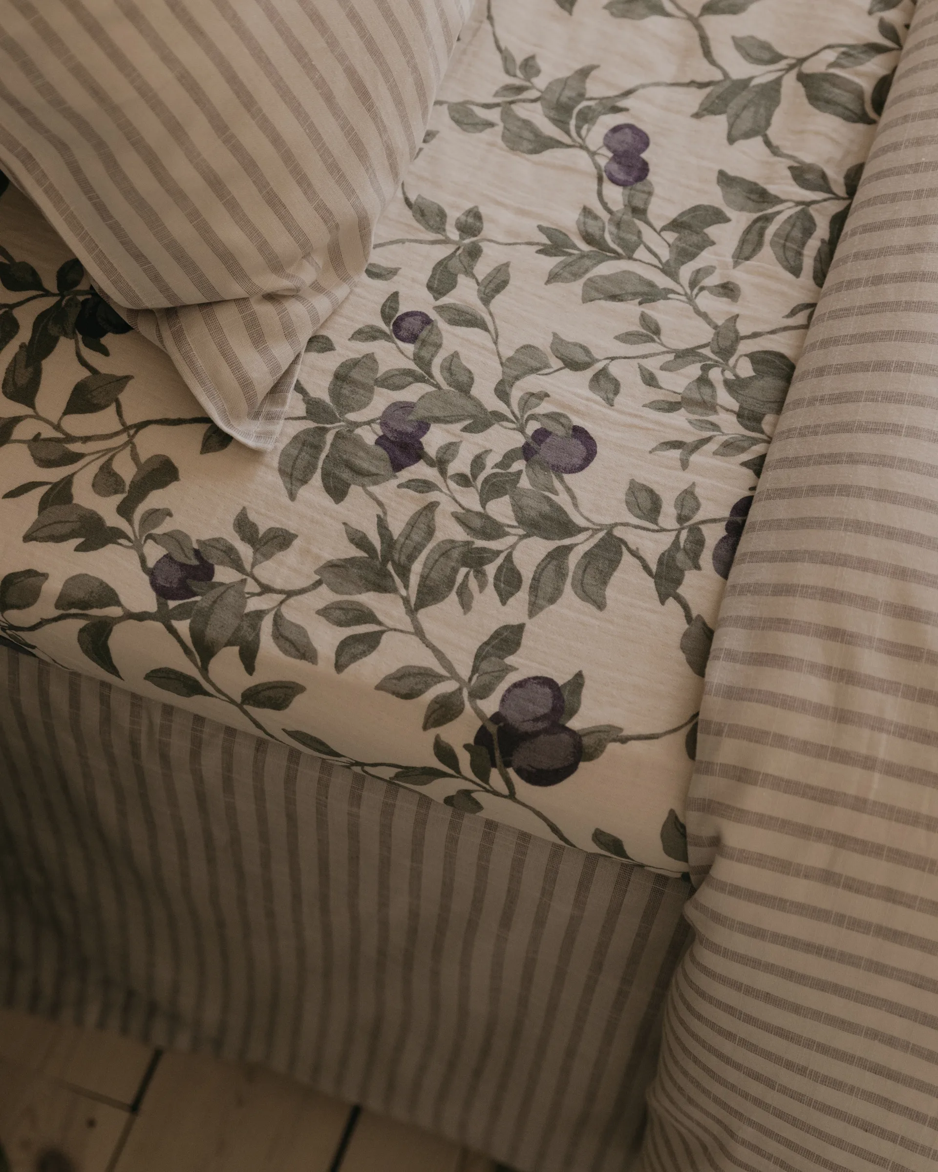 Plum Muslin hoeslaken, 90x200x30 cm Garbo&Friends