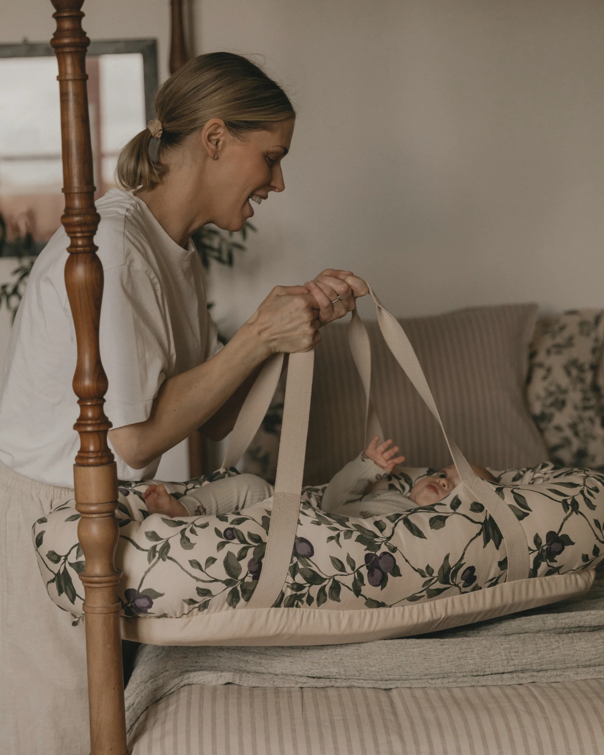 Plum satijnen gewatteerd babynest, 43x87x16cm Garbo&Friends