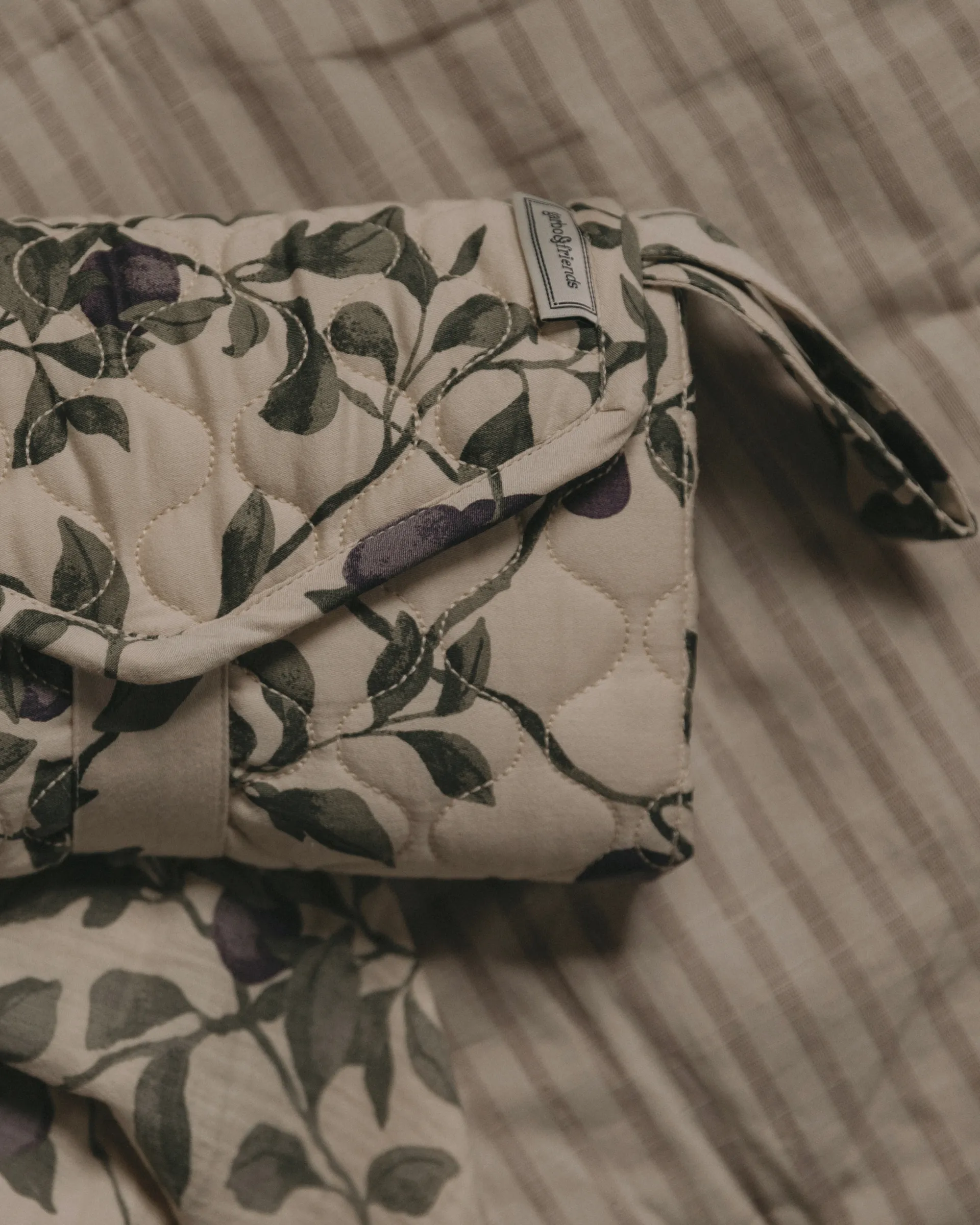 Plum satijnen gewatteerde change to go, draagbaar verschoningsmat, 46x80 cm Garbo&Friends