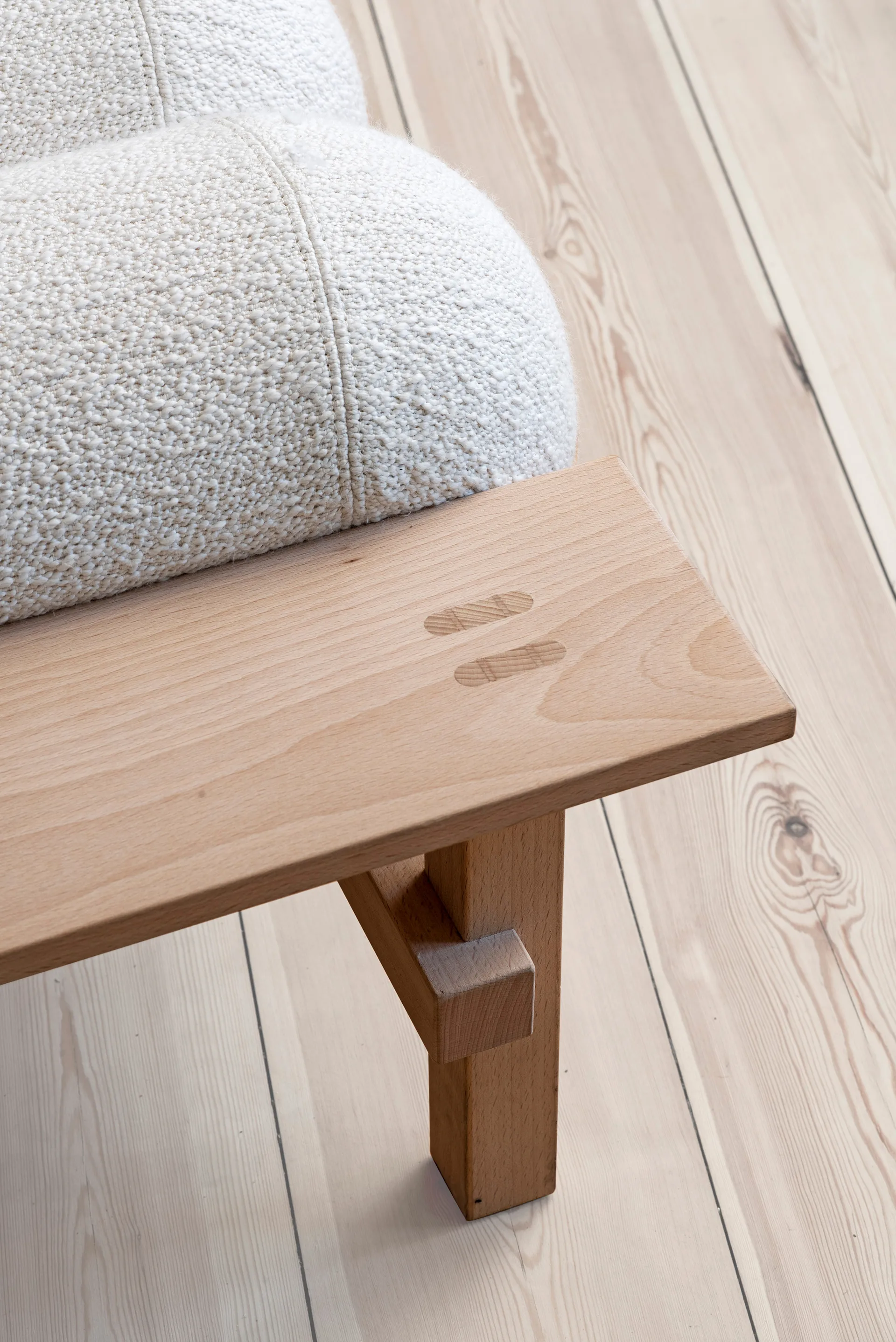 Dag dagbed, Beukenhout-Barnum bouclé 01 Off white Gärsnäs