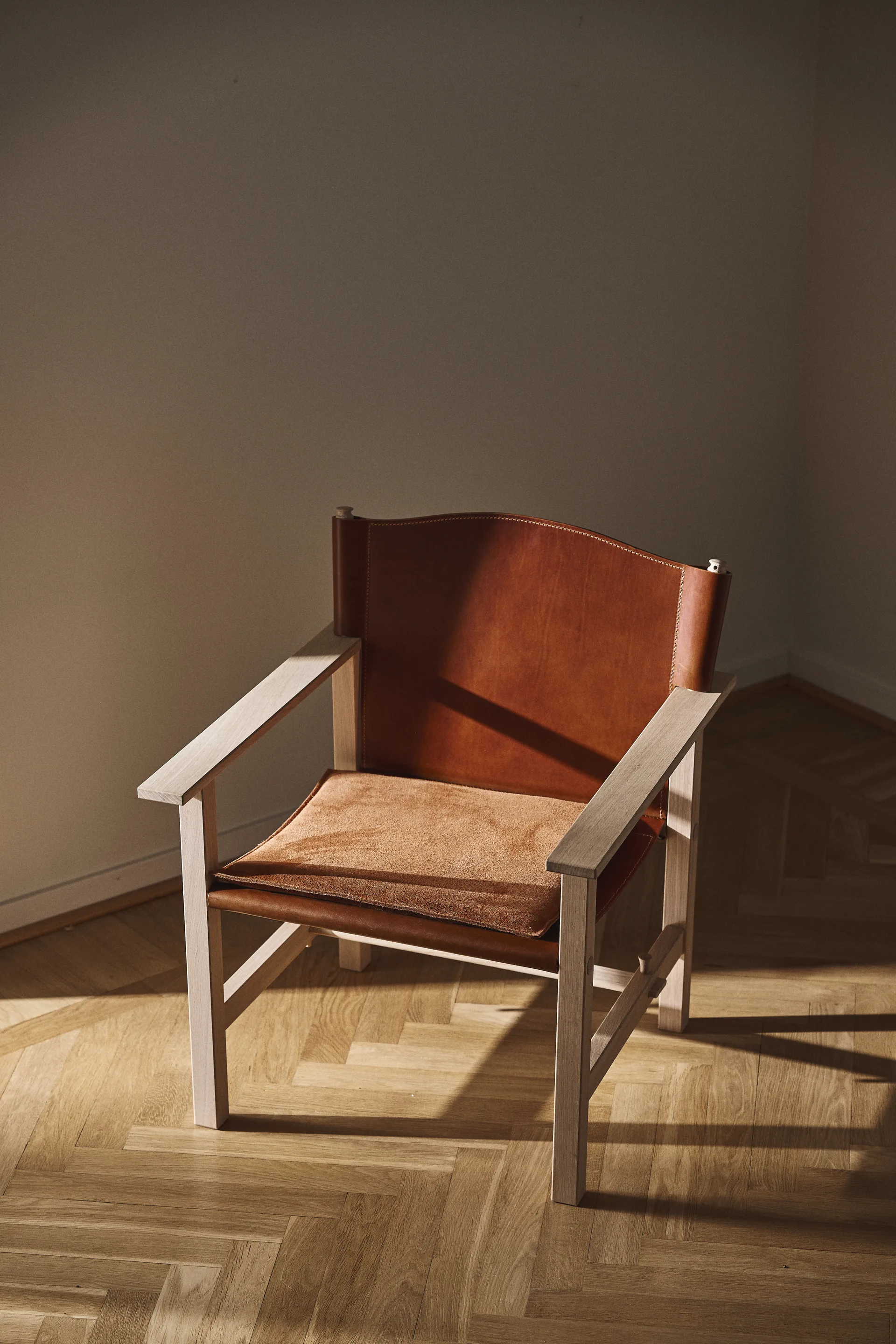 Ferdinand fauteuil, Eiken-onbehandeld-Tärnsjö leer cognac Gärsnäs