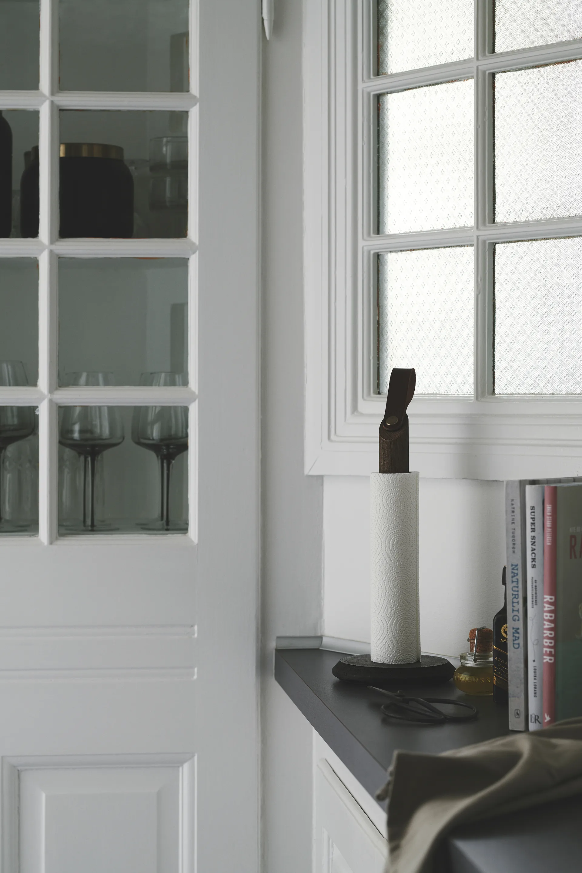 Grab keukenrolhouder, Gerookt eikenhout Gejst