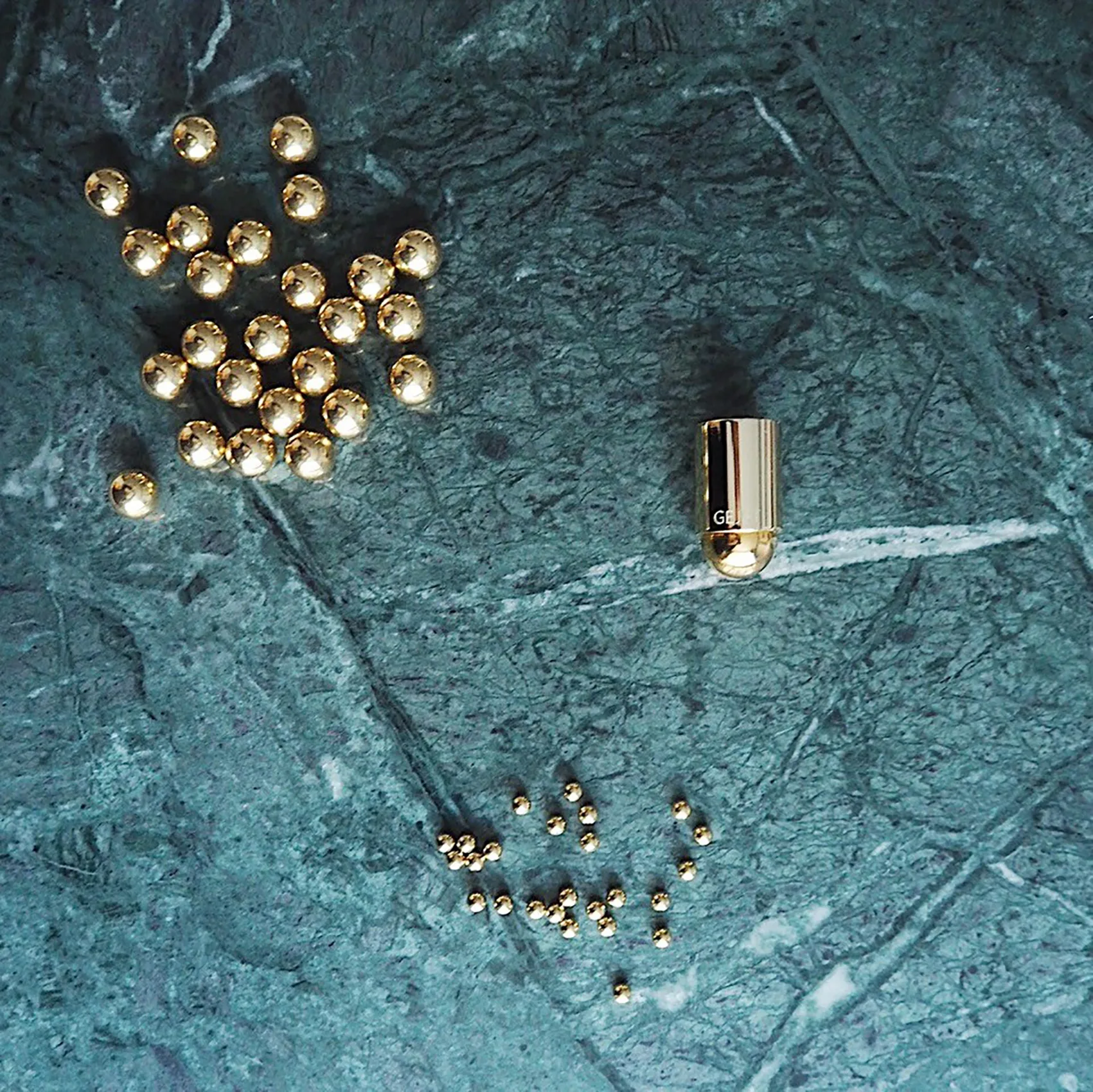 Molekyl kandelaar 1, Messing Gejst