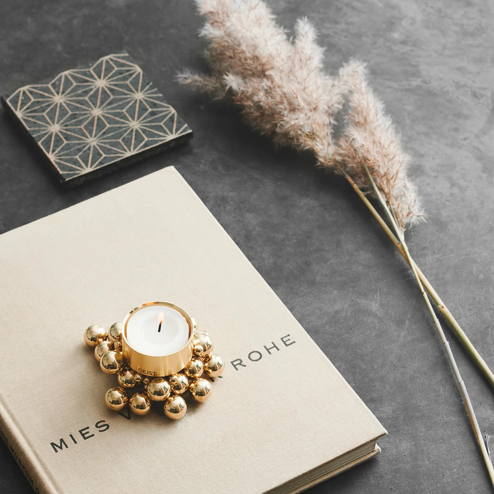 Molekyl kandelaar, Messing Gejst