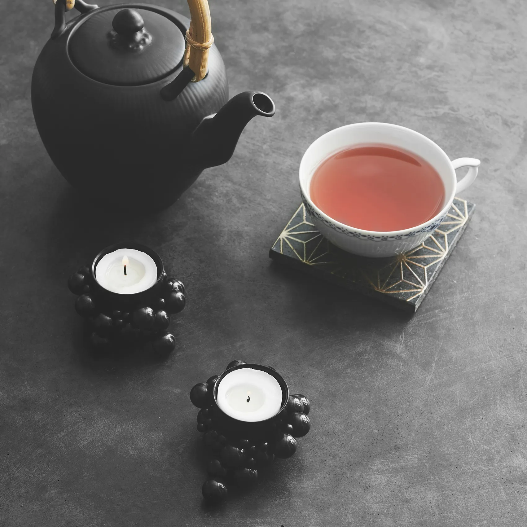 Molekyl kandelaar, Zwart Gejst