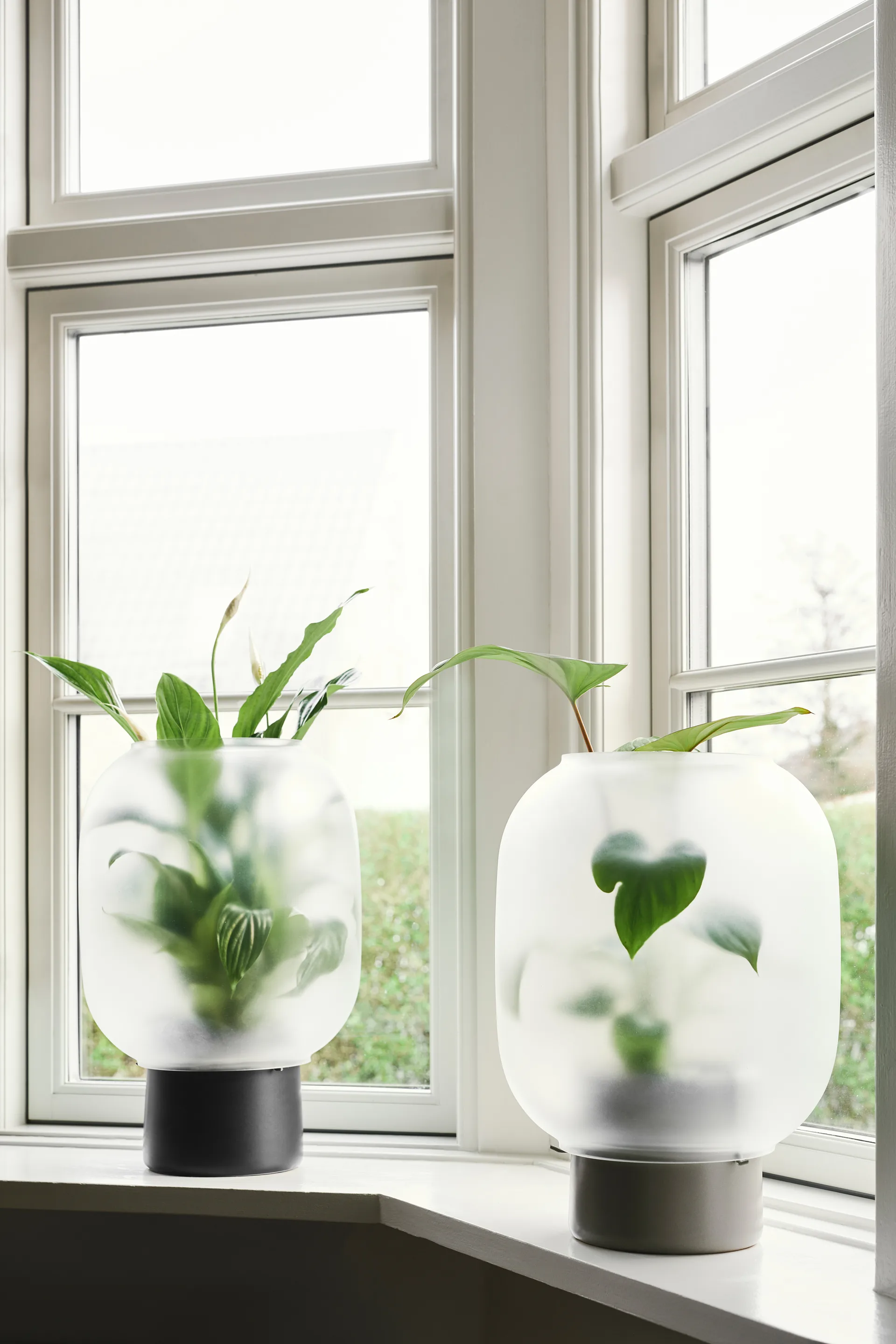 Nebl bloempot mat glas Ø26 cm, Zwart Gejst