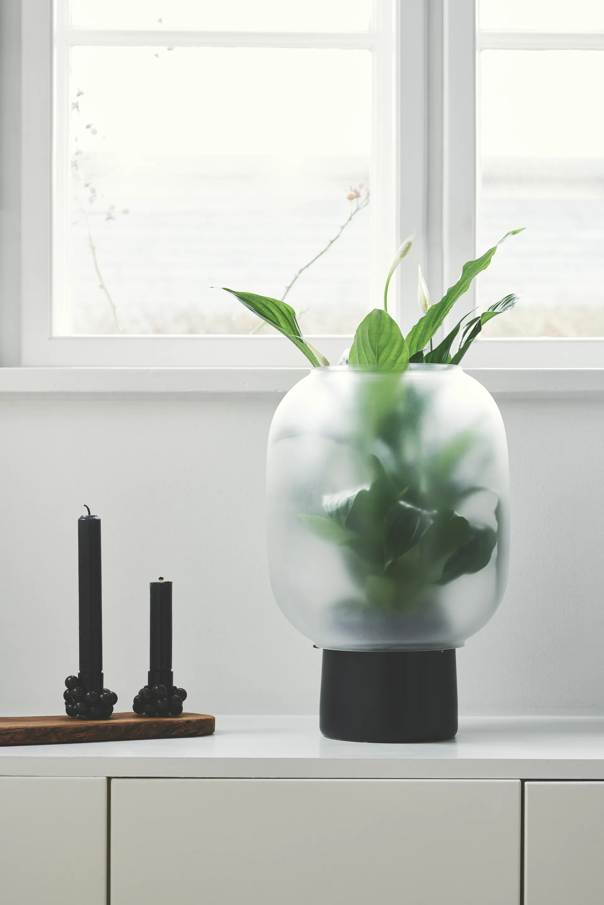 Nebl bloempot mat glas Ø26 cm, Zwart Gejst