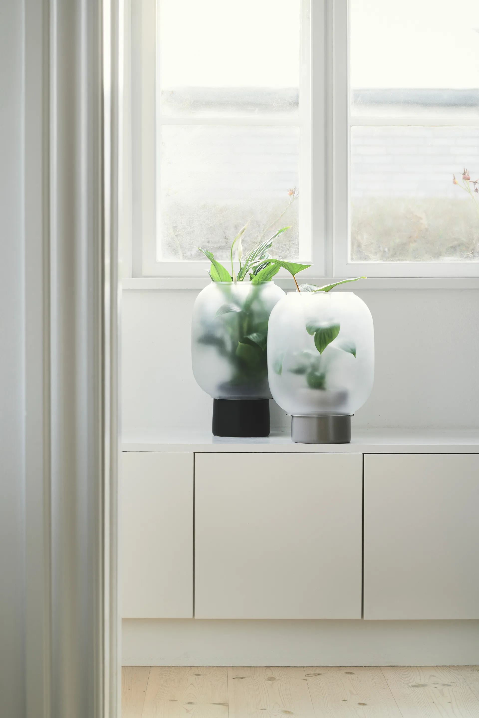 Nebl bloempot mat glas Ø26 cm, Zwart Gejst