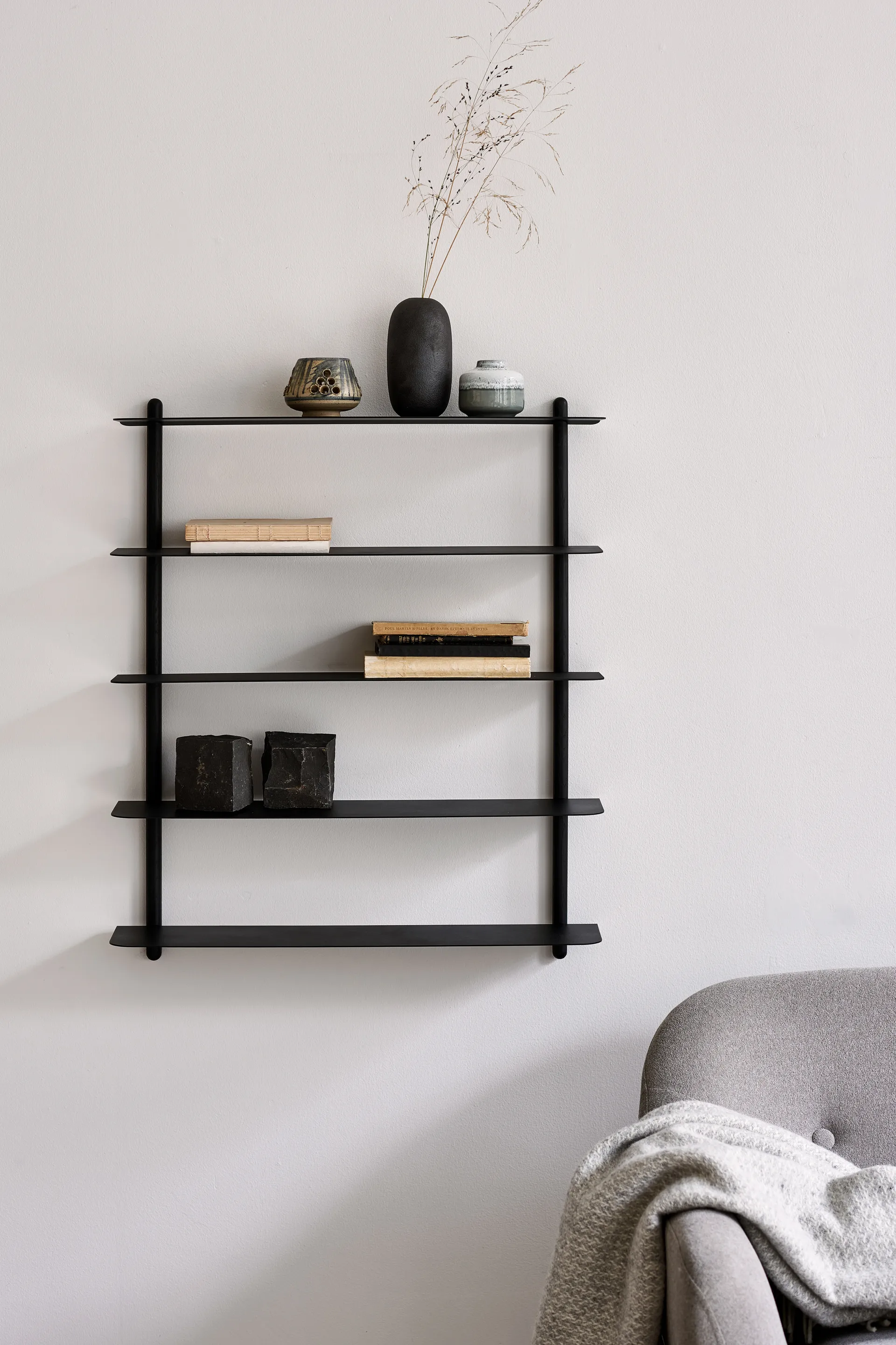 Nivo plank E, Zwartgebeitst essenhout-zwart Gejst