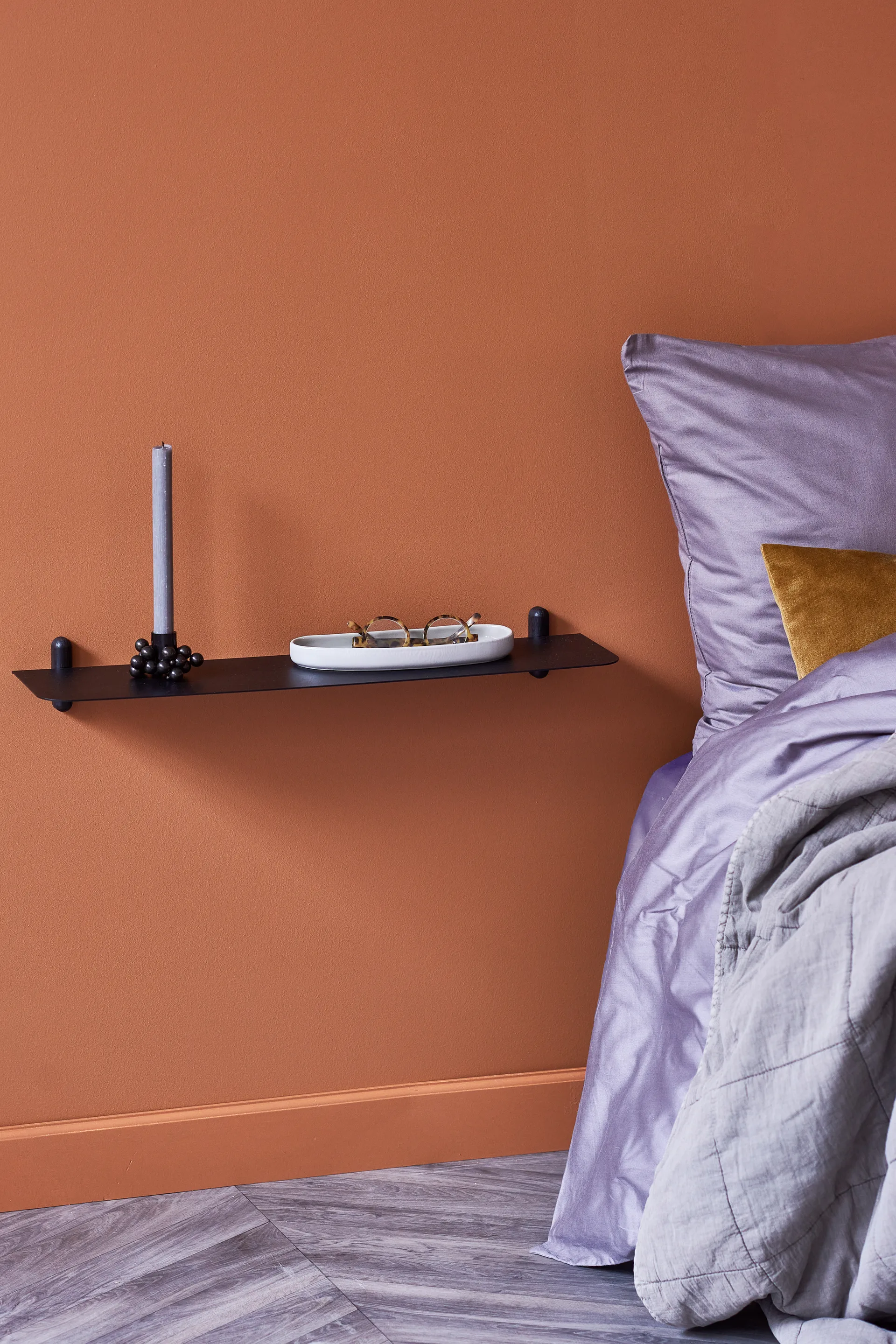 Nivo plank G, Zwartgebeitst essenhout-zwart Gejst