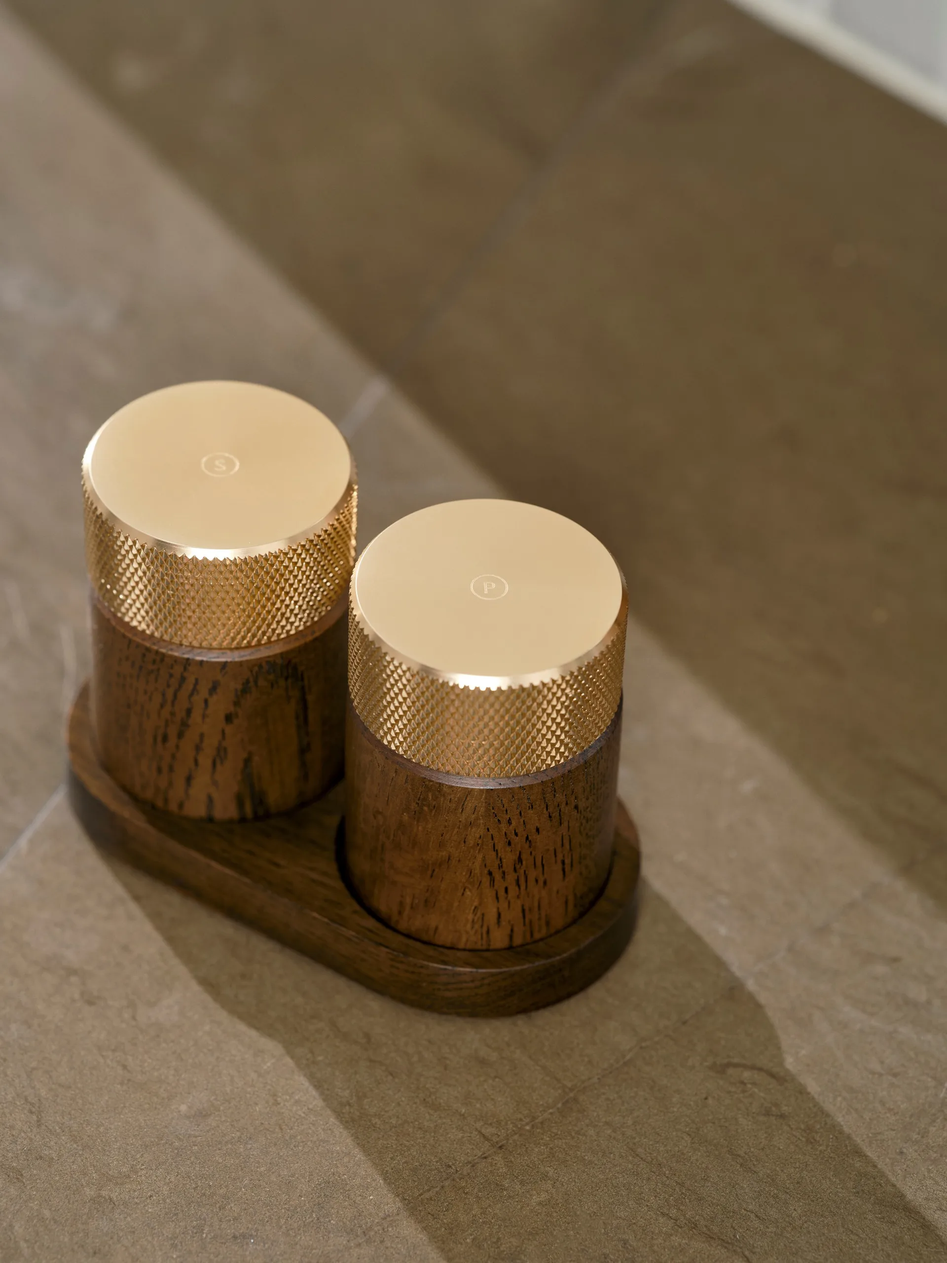 Sina zout- en pepermolen 6 cm, Donkere as-messing Gejst