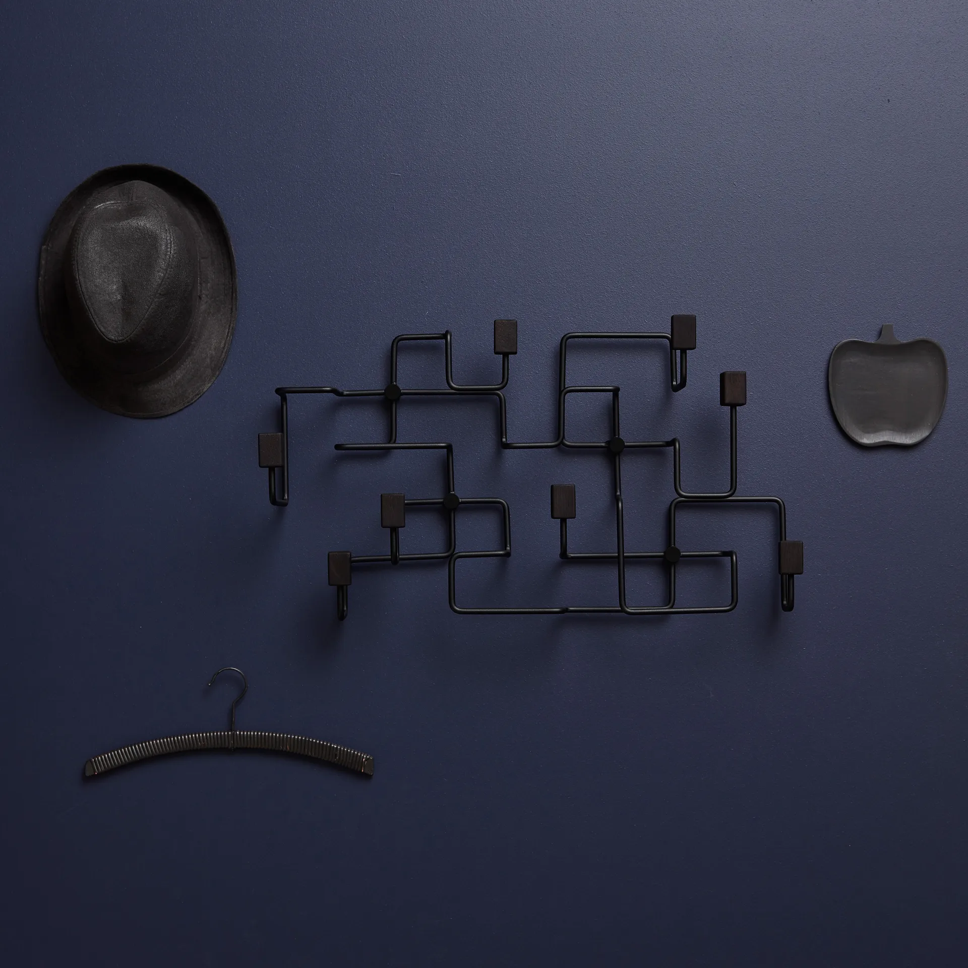 Underground klerenhanger, Zwart-zwartgebeitst eikenhout Gejst