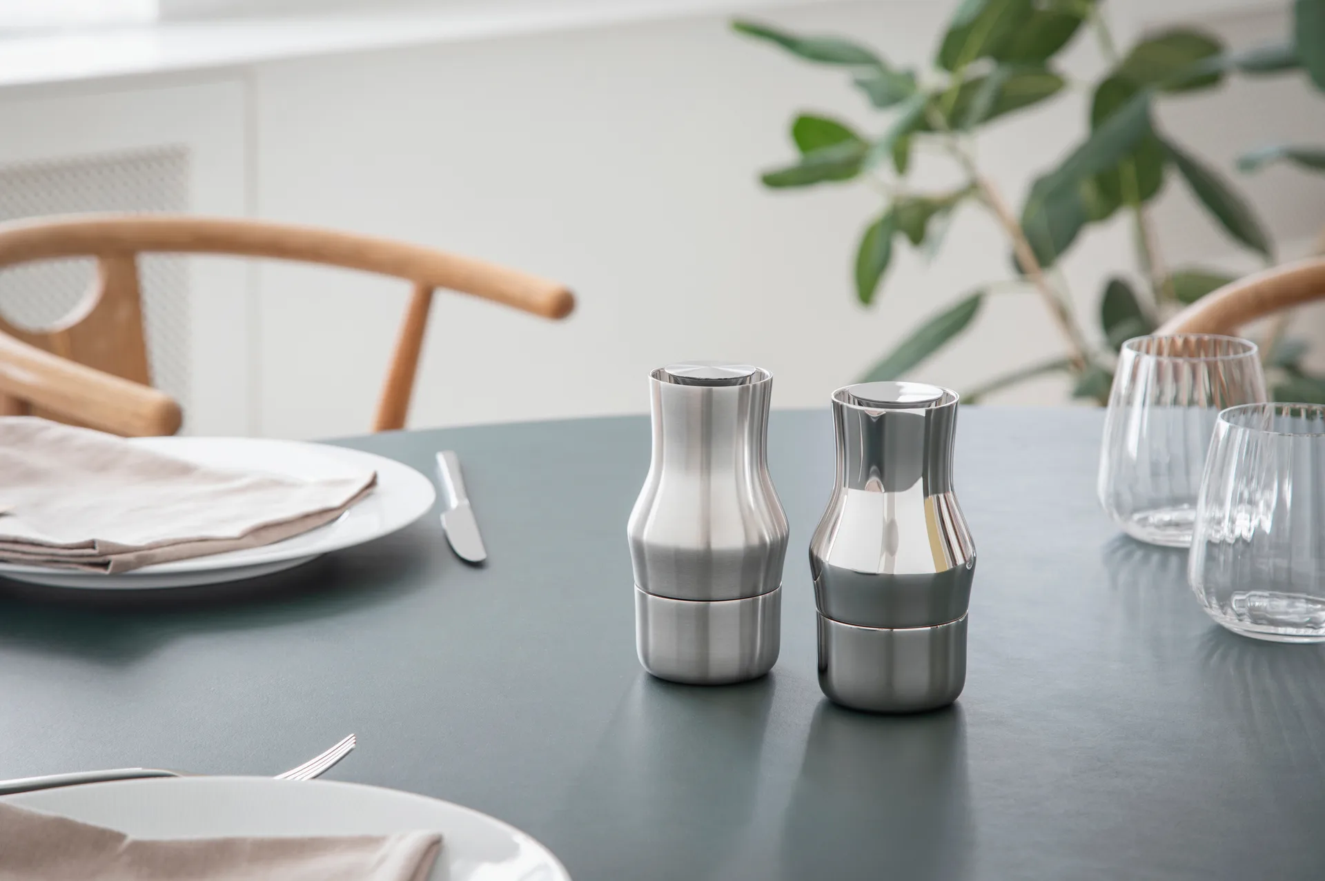 Dorotea kruidenmolen 14 cm, Mat staal Gense