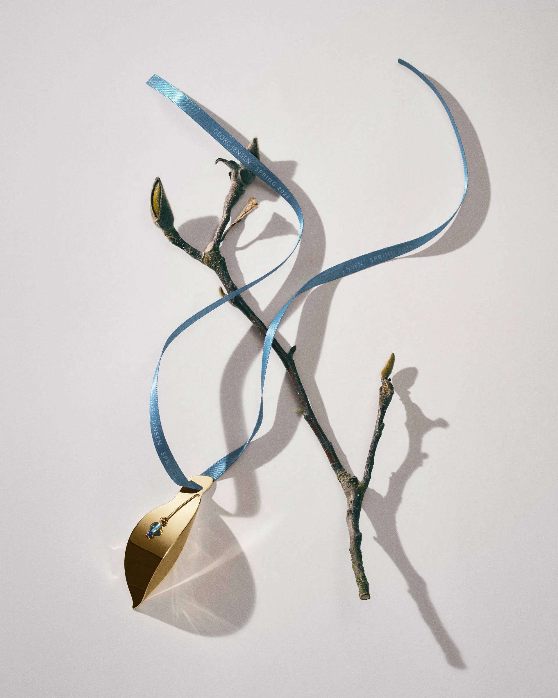 Spring 2025 decoratie bladeren paashanger, Verguld roestvrij staal Georg Jensen