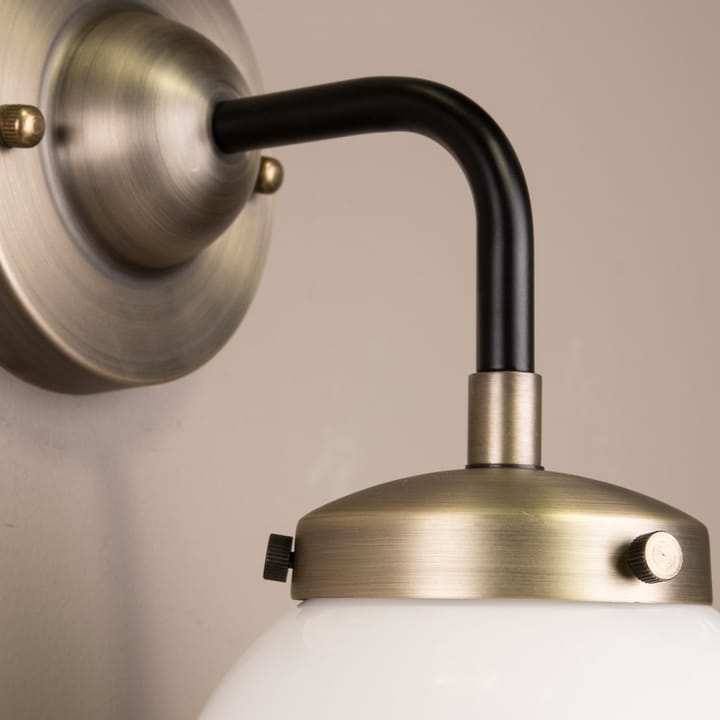 Alley 1 wandlamp IP44, Antiek messing-wit Globen Lighting