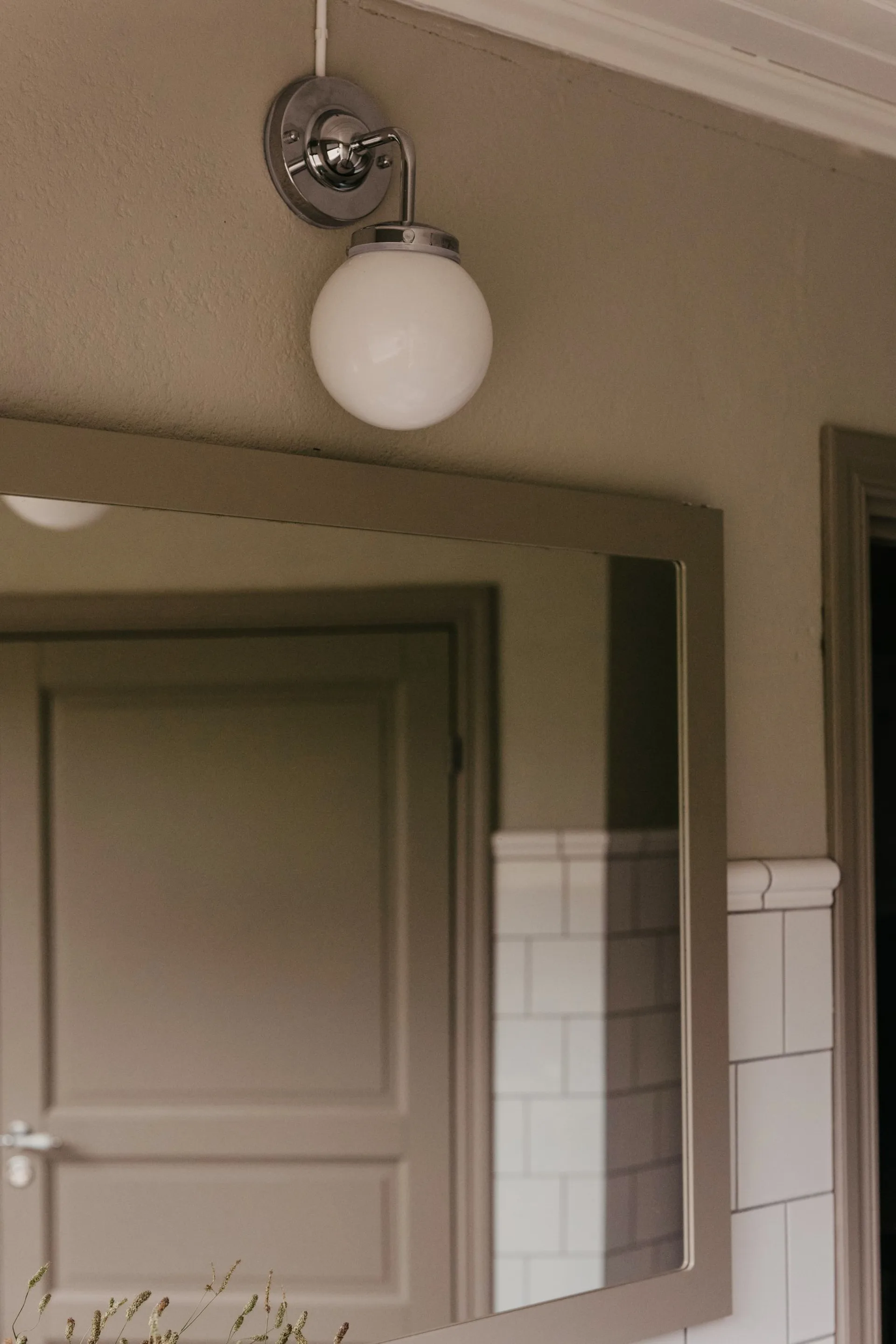 Alley 1 wandlamp IP44, Chroom-wit Globen Lighting