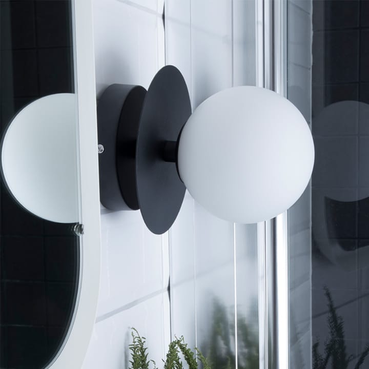 Art Deco IP44 Muurlamp, rook/geborsteld messing Globen Lighting
