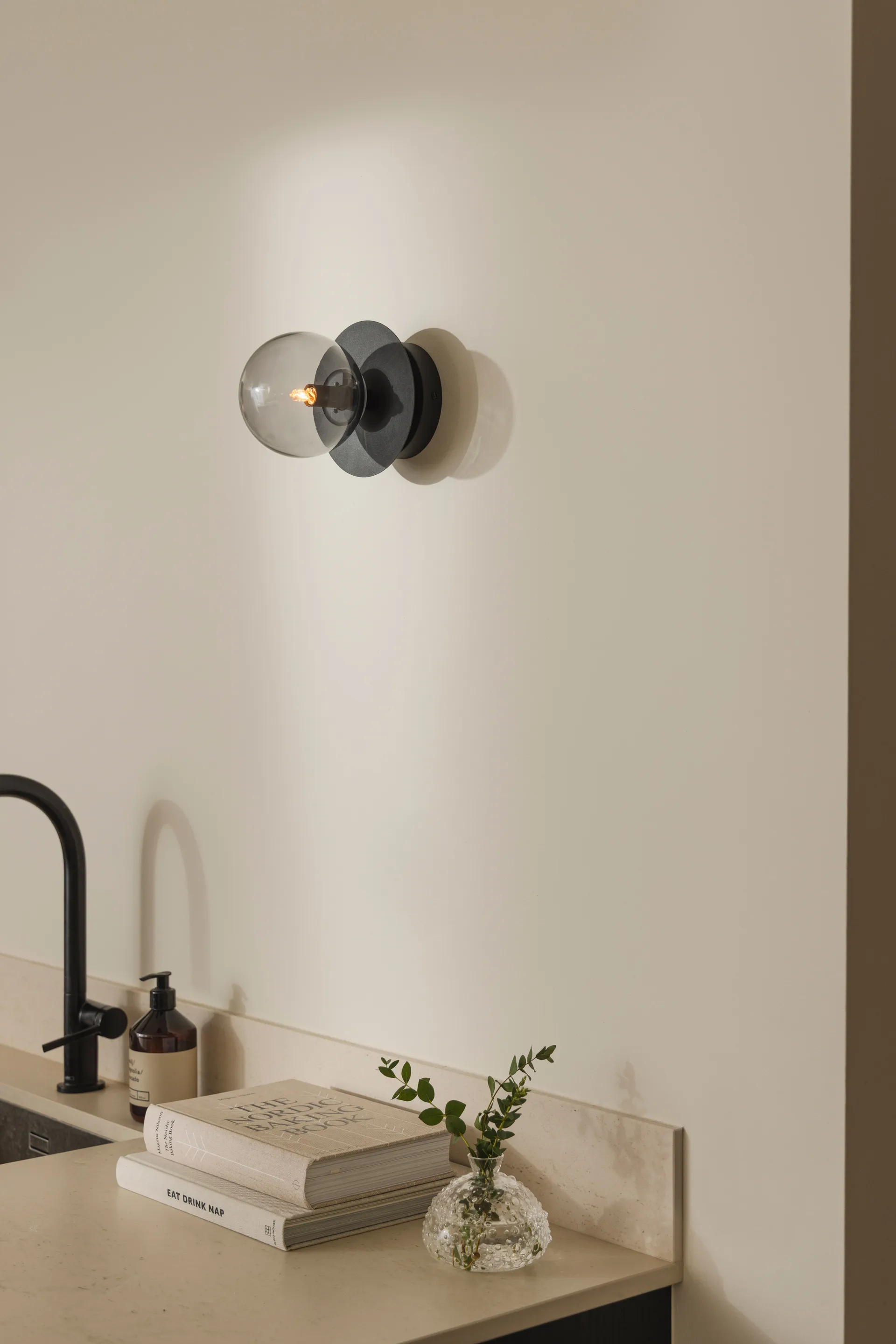 Art Deco plafondlamp, Zwart-rook Globen Lighting