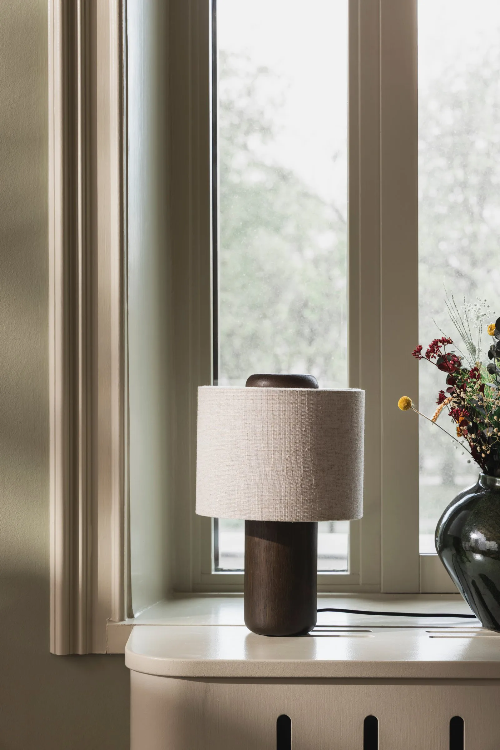 Bosco tafellamp, Donker gebeitst eiken Globen Lighting