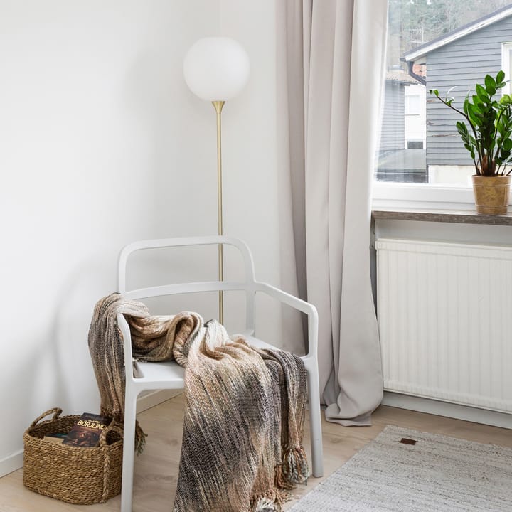 Bowl vloerlamp opaalglas, Geborsteld messing Globen Lighting