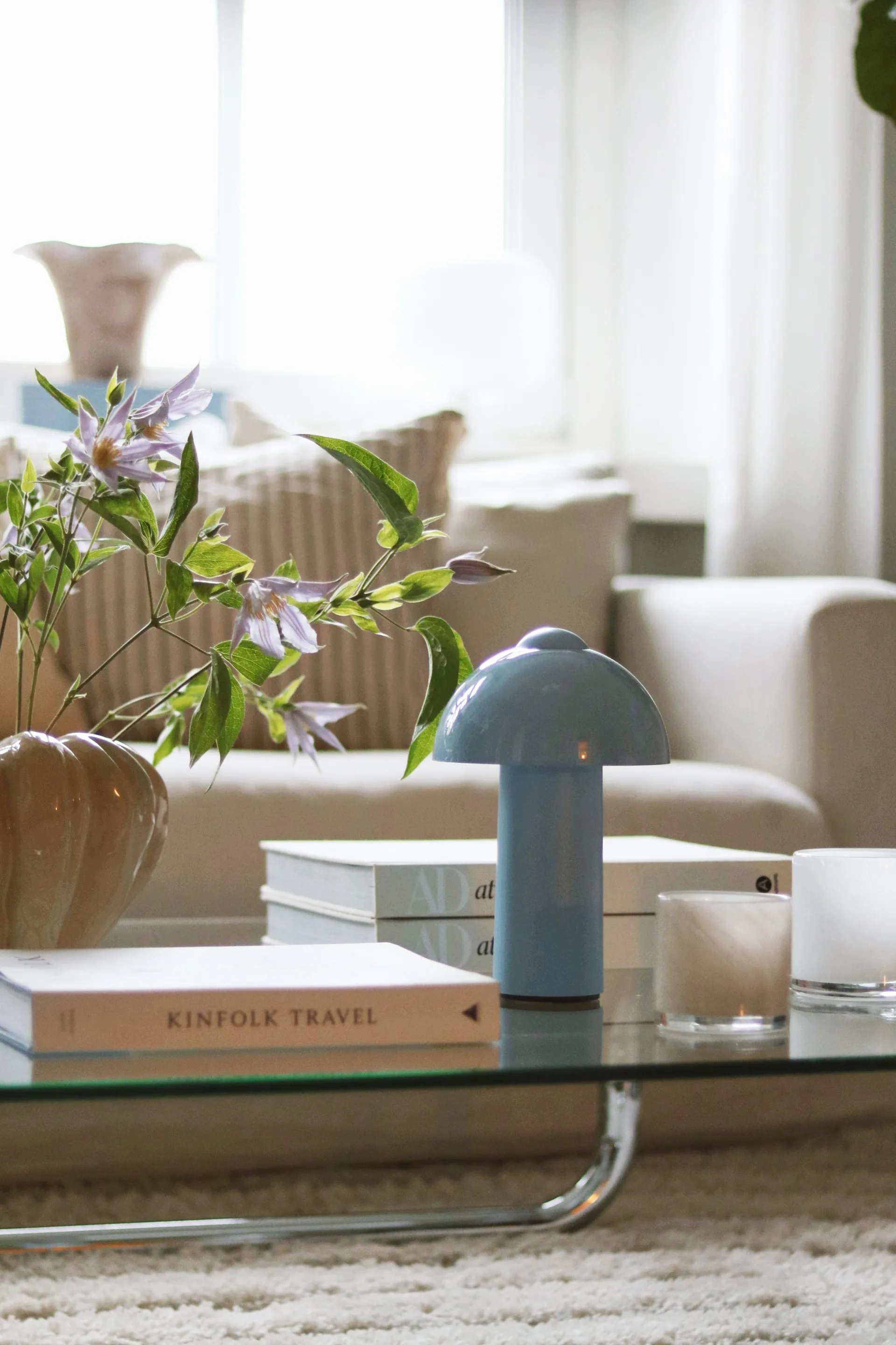 Buddy draagbare tafellamp, Lichtblauw Globen Lighting