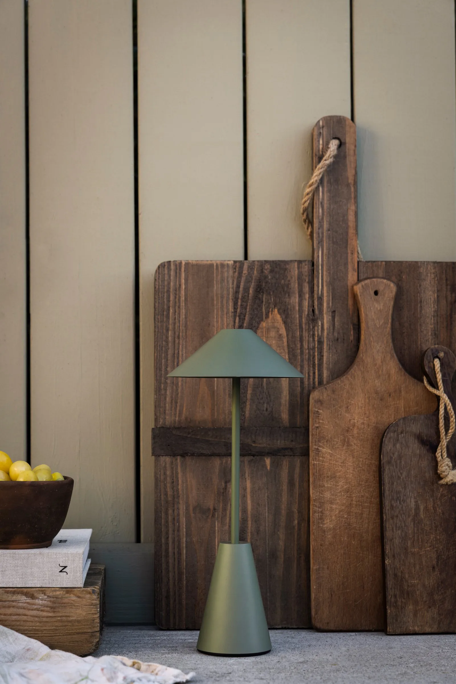 Cannes 32 draagbare tafellamp, Mosgroen Globen Lighting