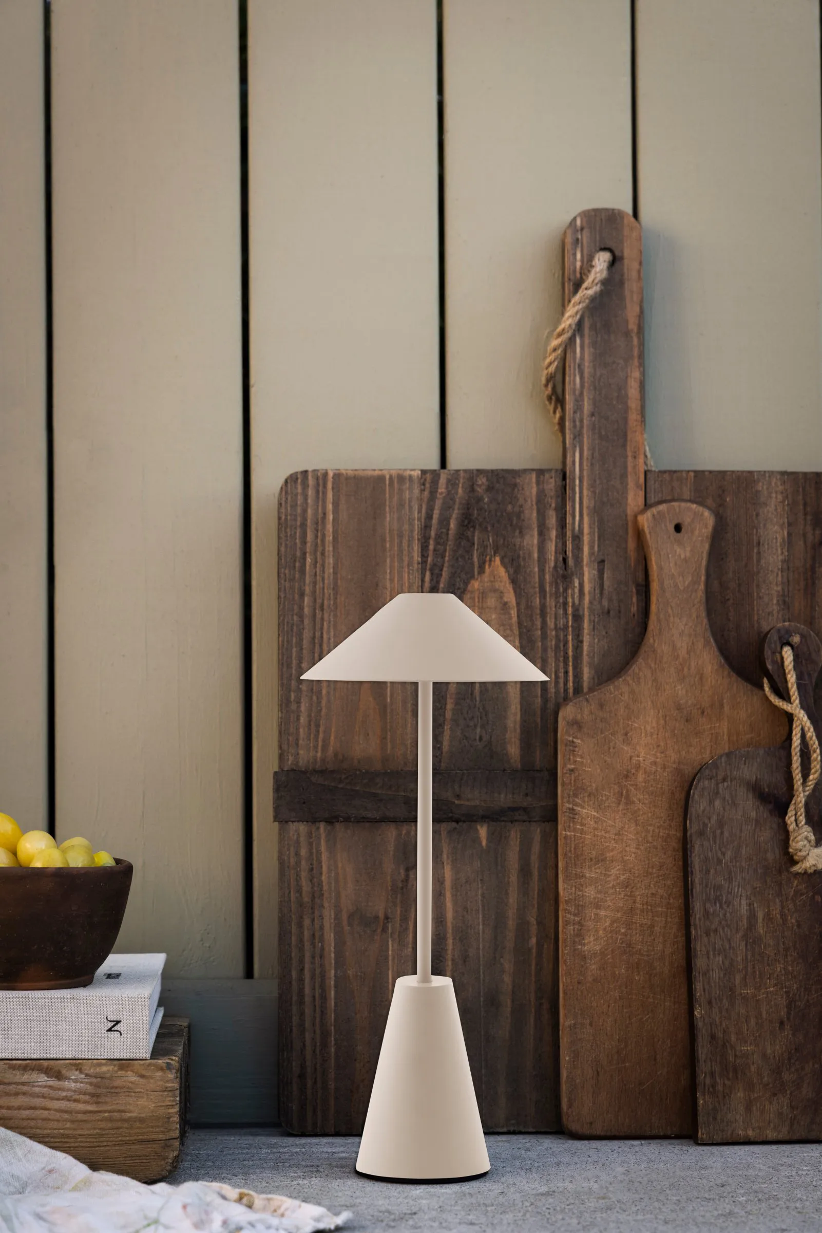 Cannes 32 draagbare tafellamp, Mud Globen Lighting